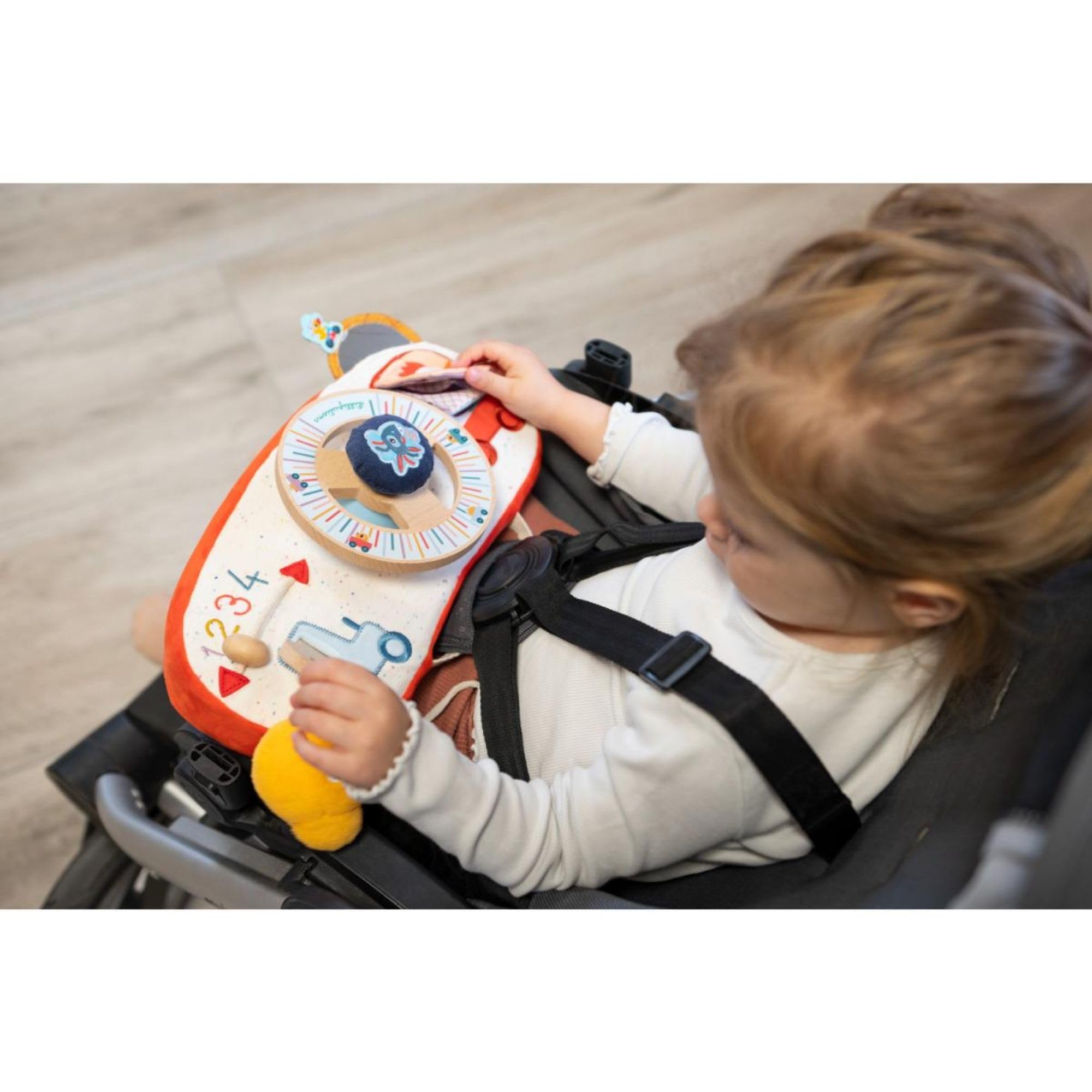 LILLIPUTIENS - Panneau d’activités Bébé - Idéal en Voiture - Jouet interactif avec Volant, clé et rétroviseur - Busy Board - Stimule la motricité et l’Imagination Enfant - Dès 12 Mois - 83526
