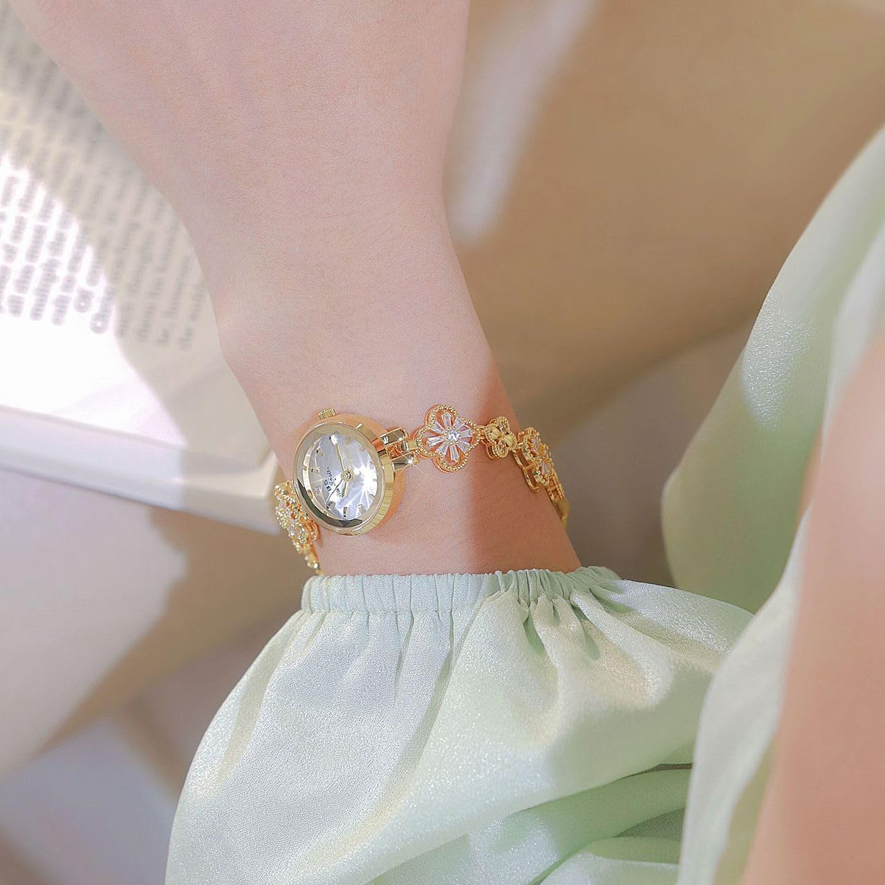 FANMIS Elegant Hollow Four Leaf Clover Womens Bracelet Gold Tone Watch Waterproof Luxury Diamond Dress Ladies' Bracelet Watch Four Leaf Clover Design Ladies' Timepiece - Image 6