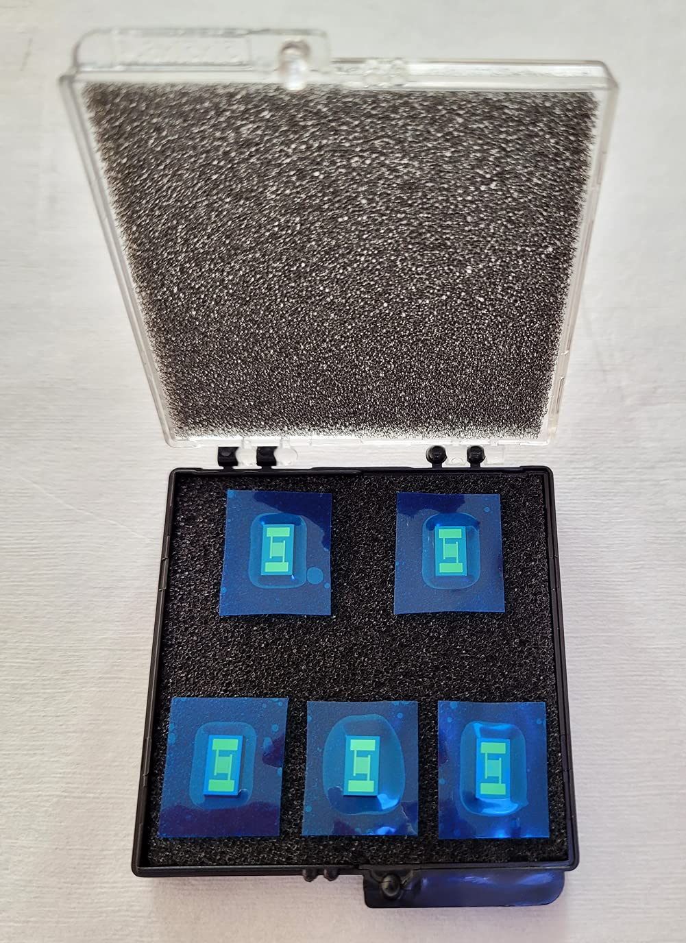 20 Pieces/Pack 20μm Monocrystalline Silicon Interdigitated Electrodes IDE Interdigital Capacitor Arrays High Precision Sputter Gold MEMS Medical Biological Chemical Sensor Chip 4mm ╳ 7mm (20PCS)