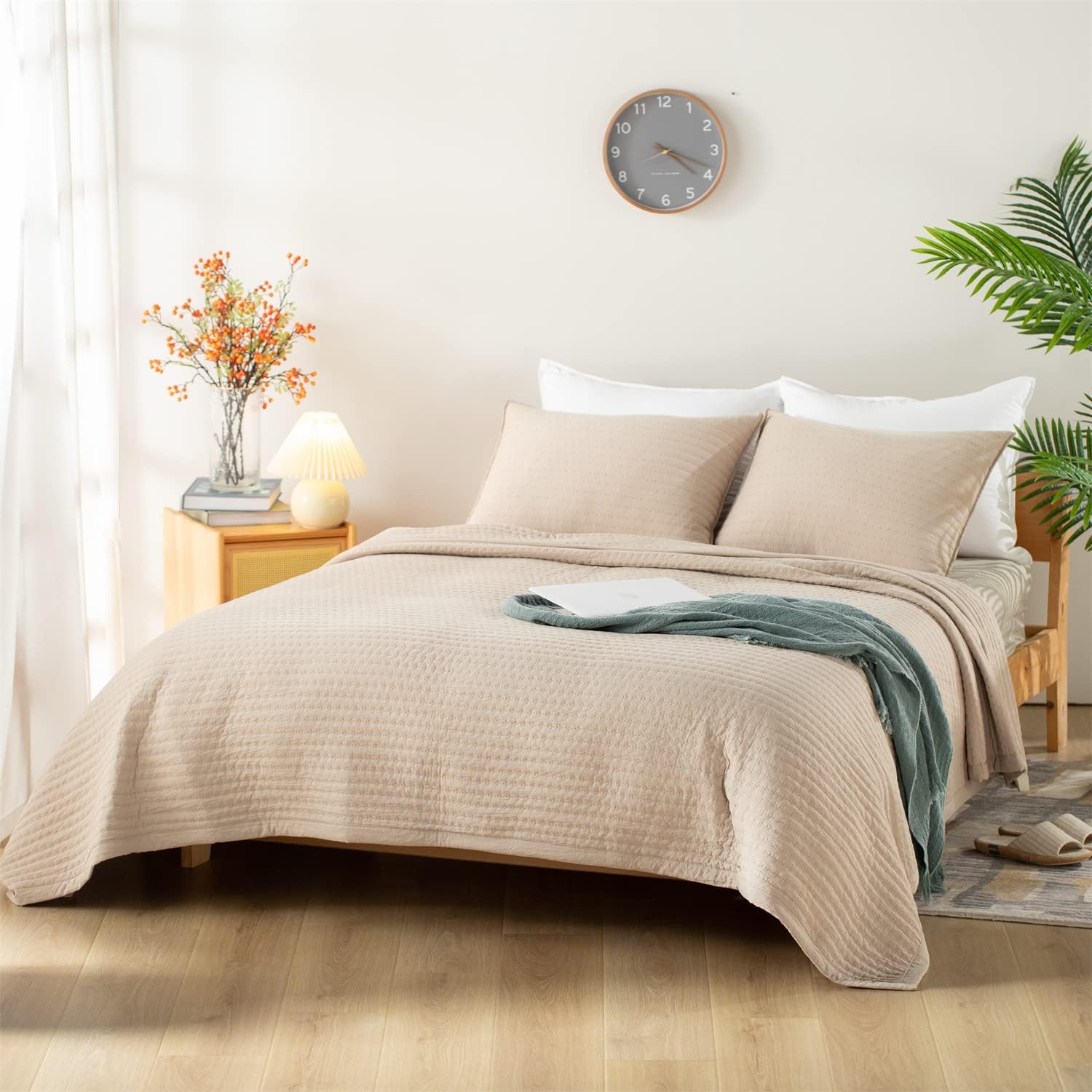 King Quilt Set โ 104"x90" Soft Washed 3-Layer Lightweight Bedspread with Multi-Lock Quilting, Minimalist Nordic Bedding, All-Season Quilt Set for Spring & Summer (1 Quilt + 2 Pillow Shams), CamelOEKO-TEX STANDARD 100