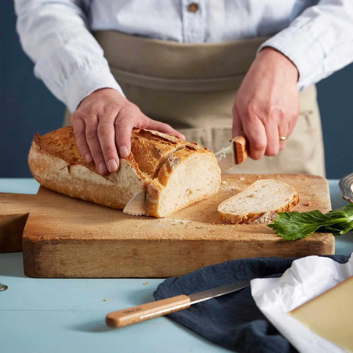 Opinel Parallele - Set di 5 coltelli da cucina con ceppo, lame in acciaio inox ad alto tenore di carbonio, manici in legno di faggio (blocco da 5 pezzi, coltello da pane)