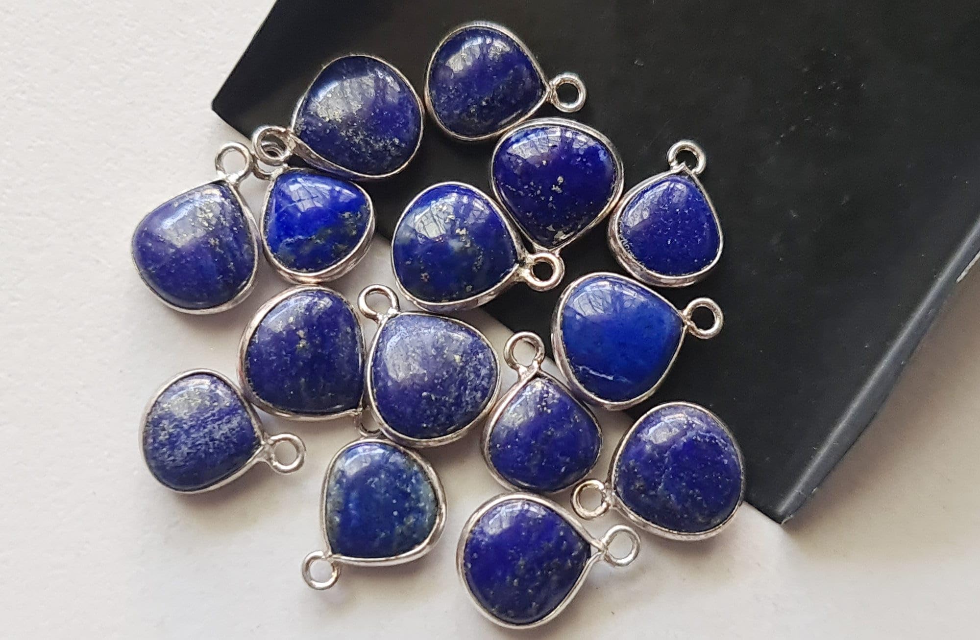 Lapis Lazuli Serce Charm Złącza Naturalny Lapis Lazuli Zwykłe serce 925 Srebrne złącze ramki 13,5-14,5 mm Pojedyncza pętla Znajdowanie 3 szt.-PSG275
