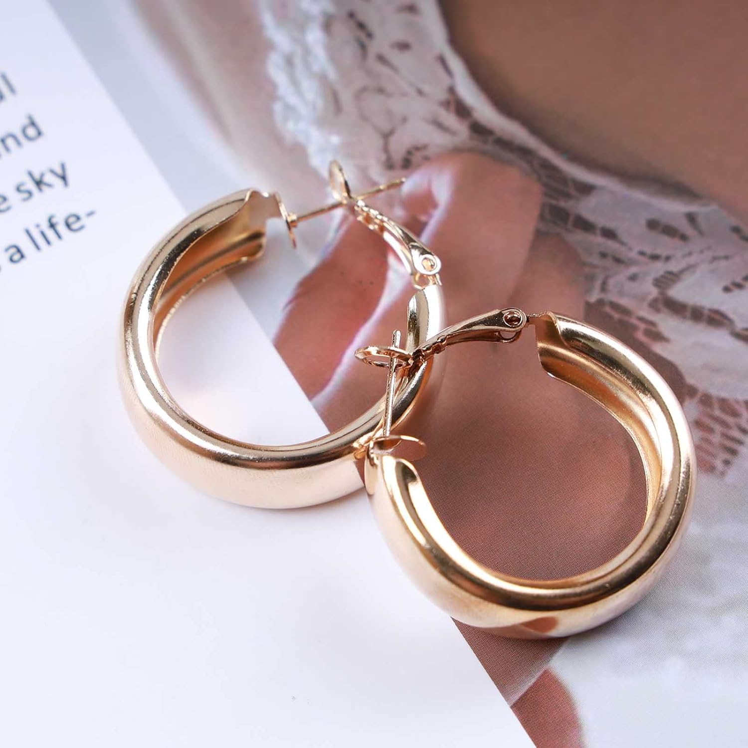 Punk Hollow Circle Stud Earrings Gold Wide Hoop Earrings Chunky C Shape Hoop Earrings Thick Open Circle Earrings Jewelry for Women - Image 4
