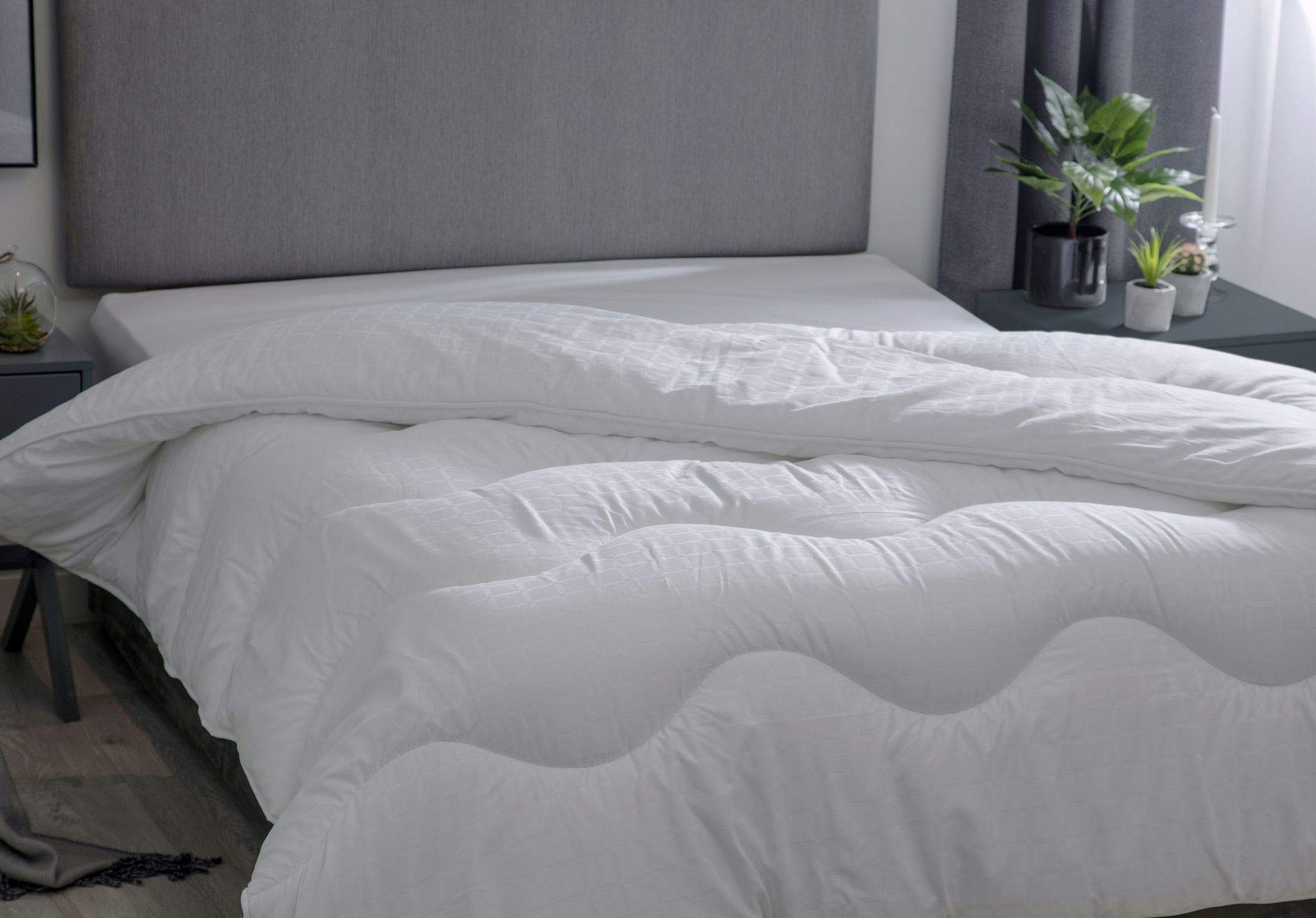 Belledorm White Luxury Microfibre Filled Duvet - 10.5 Tog - Hotel Suite (Double)