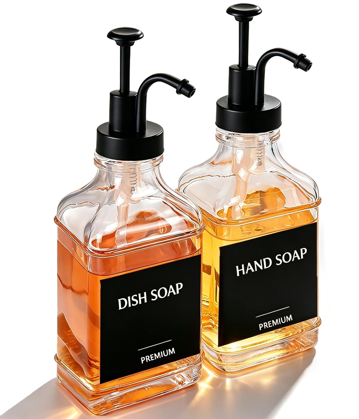 Distributeur de savon à vaisselle en verre pour une cuisine ordonnée et un plan de travail épuré