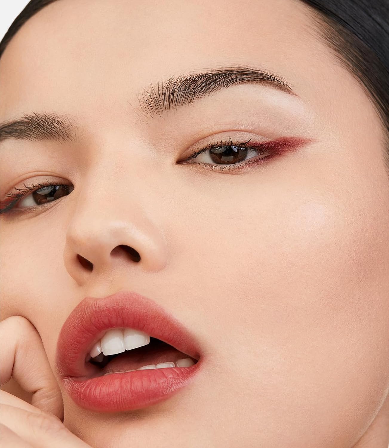 MAKE Beauty Diffusion Set, Translucent Setting Powder - Pressed Face Powder Compact for Smooth Matte Complexion. Sheer Coverage Finishing Foundation for Excess Oil. Shade - Fair - Image 4