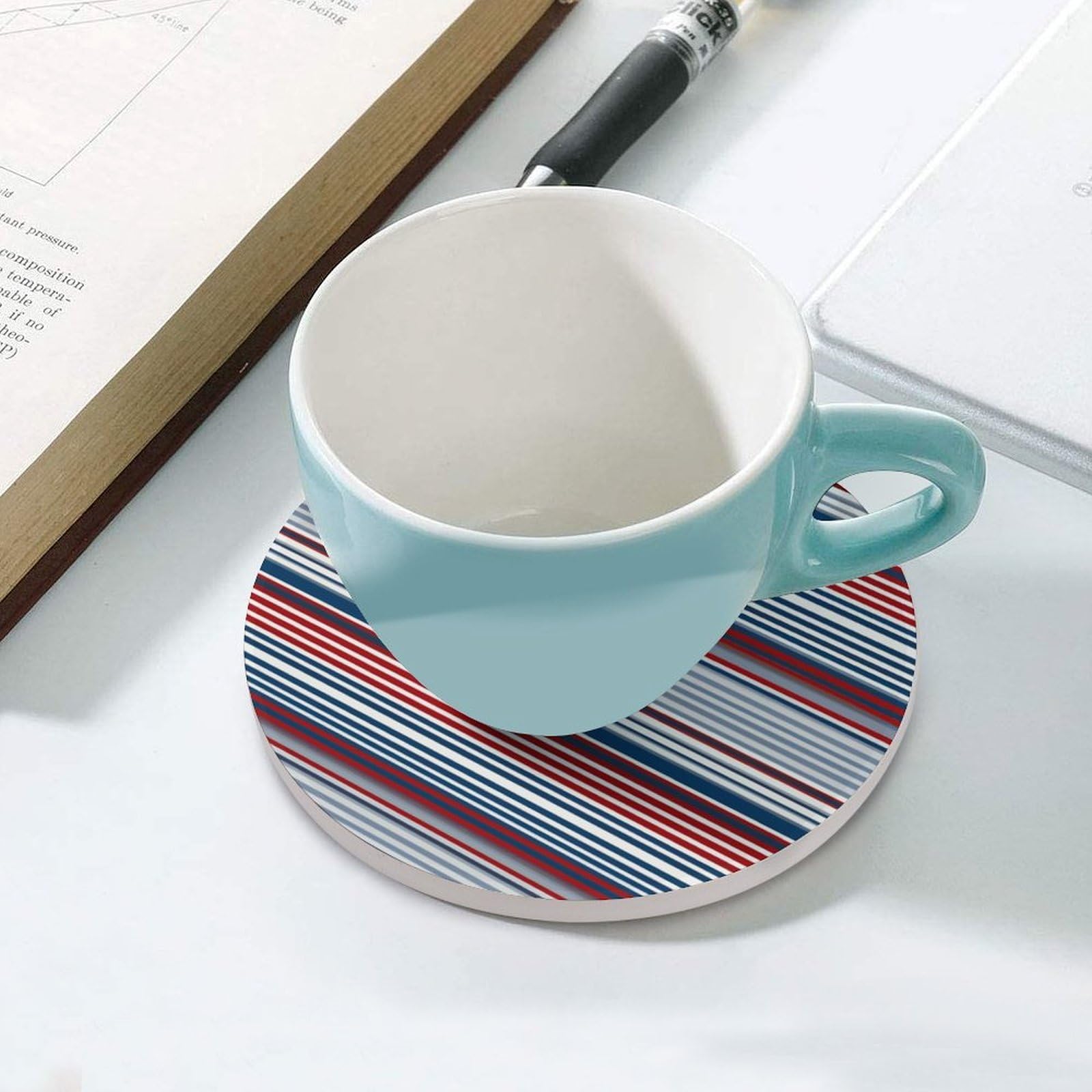 Czerwono-niebieskie białe szare paski podstawki pod napoje z uchwytem na stolik kawowy, ceramiczna podstawka z podstawą korkową, ceramiczna podstawka do mrożonych zimnych lub gorących napojów, 10 cm