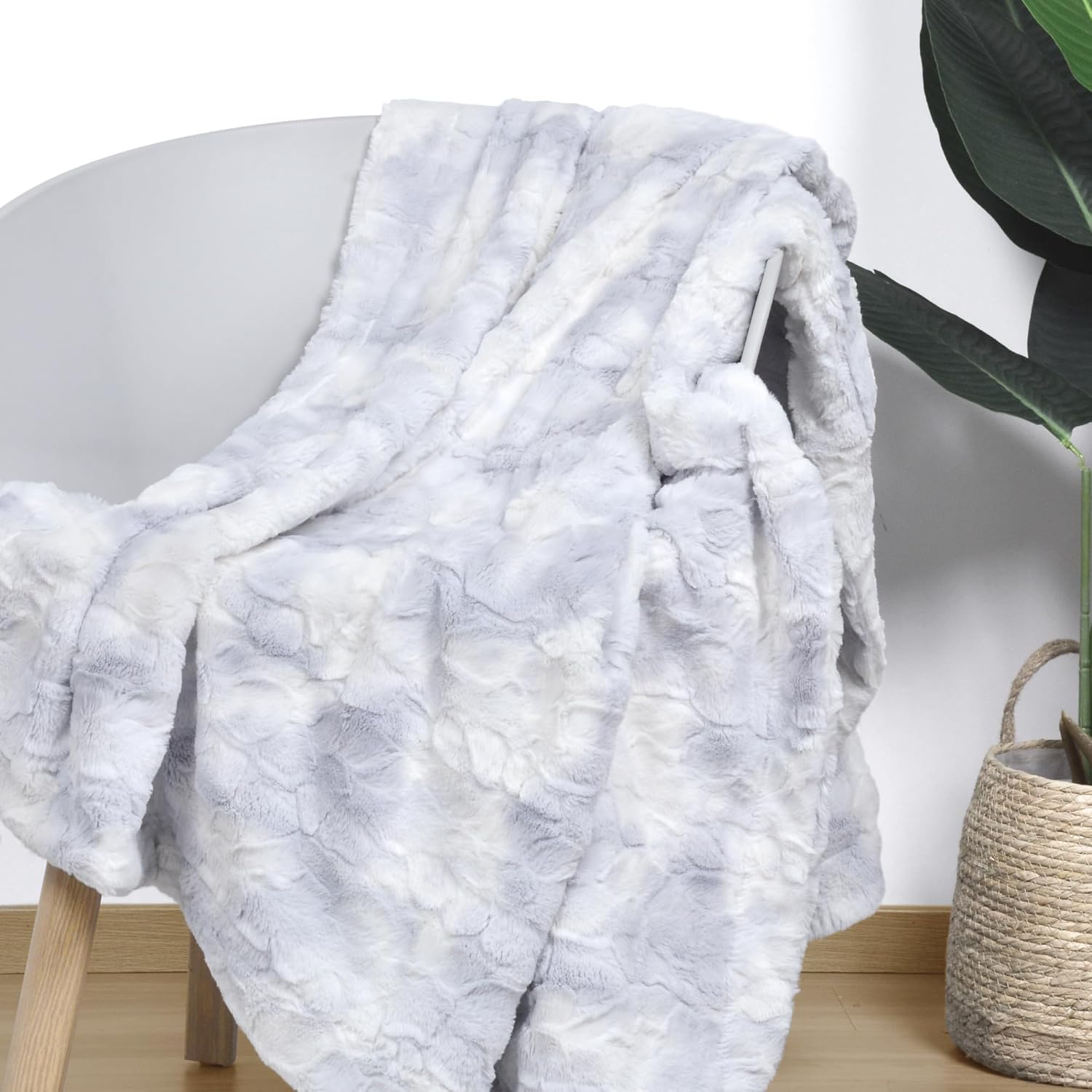 Furry Faux Fur Reversible Soft Fluffy Twin Luxury Blanket for Bed Couch Sofa 60x80 inches Purple White