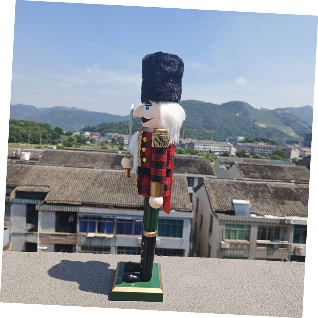 Christmas Nutcracker Figurine Wooden Soldier Nutcracker Decoration Unique Xmas for Holiday Home and Table Seasonal Décor