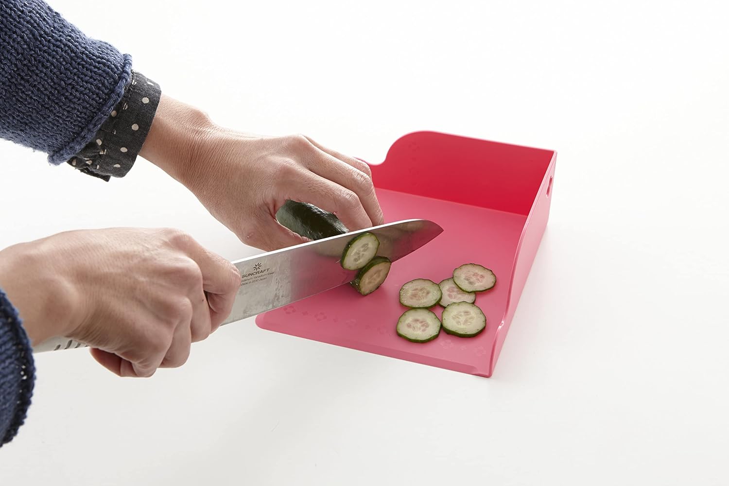 Suncraft WW-103 Scooping Cutting Board, Made in Japan, Pink