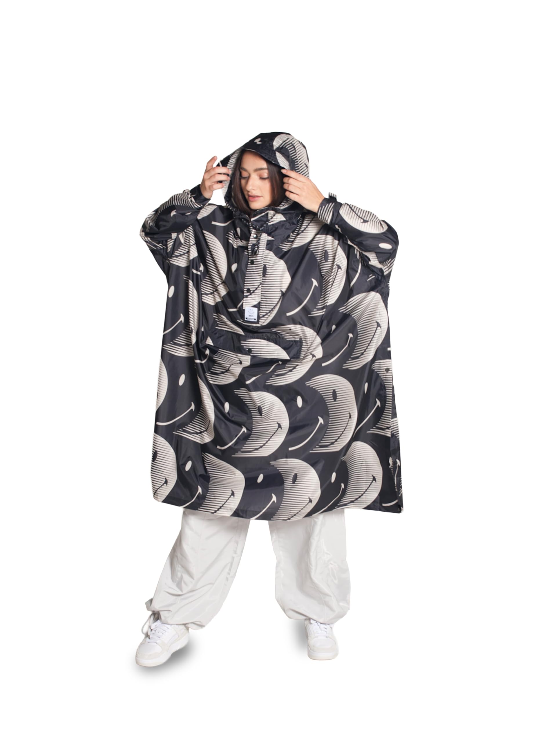 Rainkiss – Regenponcho für Erwachsene – Wasserdicht – PFAS-frei – Einheitsgröße – Black – 100% recyceltes Polyester – Design: Half Moon x Smiley