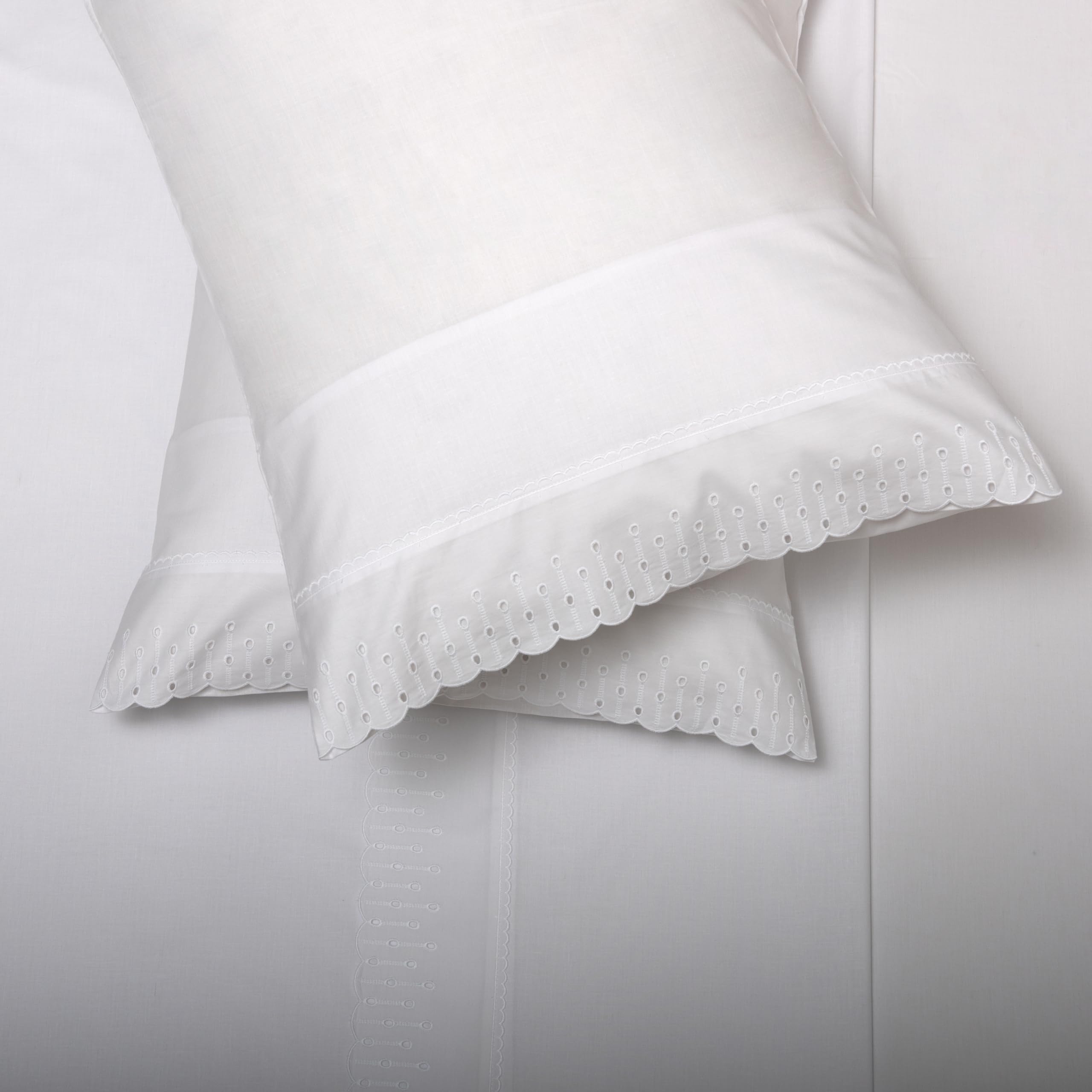 Sábanas Blancas con Bordado Blanco para Cama de 150 - Sábanas de Algodón de 200 Hilos 607 - Sábana Encimera, Sábana Bajera Ajustable y Dos Fundas de Almohada