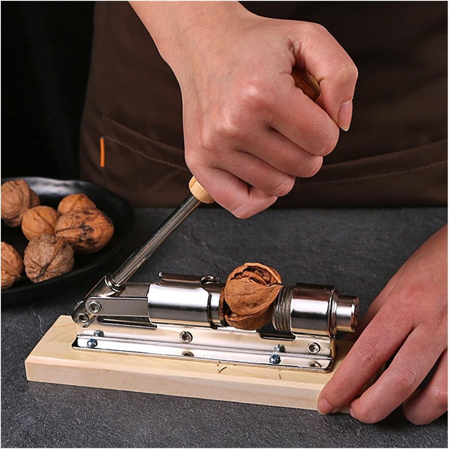 Nut Sheller Hand-Press Mechanical Walnut Cracker Metal Nut Cracker Nutcracker Kitchen Tool Walnut Mechanical Walnut Clamp Nut Cracker Sheller