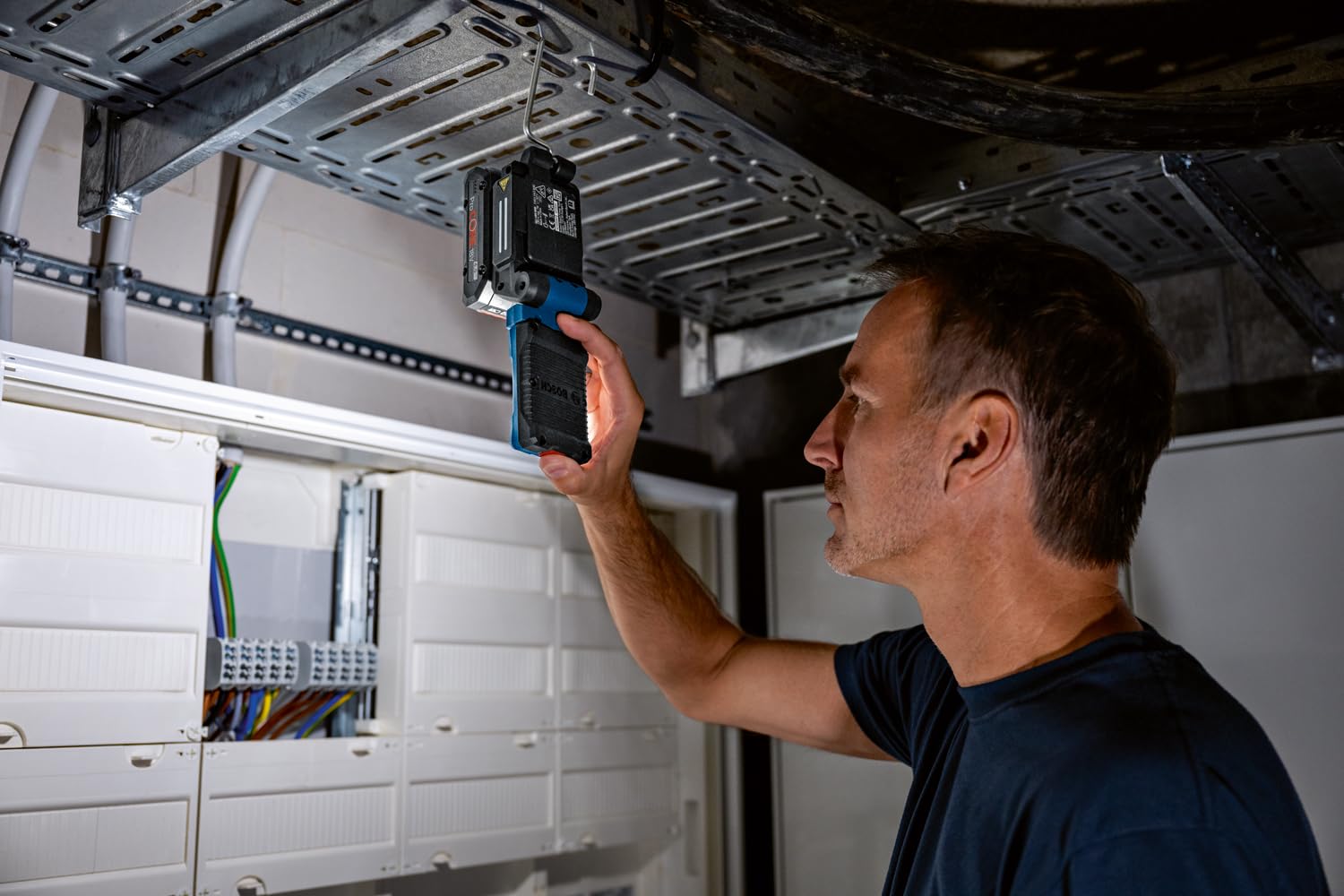 Bosch Professional 18V System Akku Leuchte GLI 18V-800 800 Lumen 20 LEDs 360° schwenkbar 180° neigbar