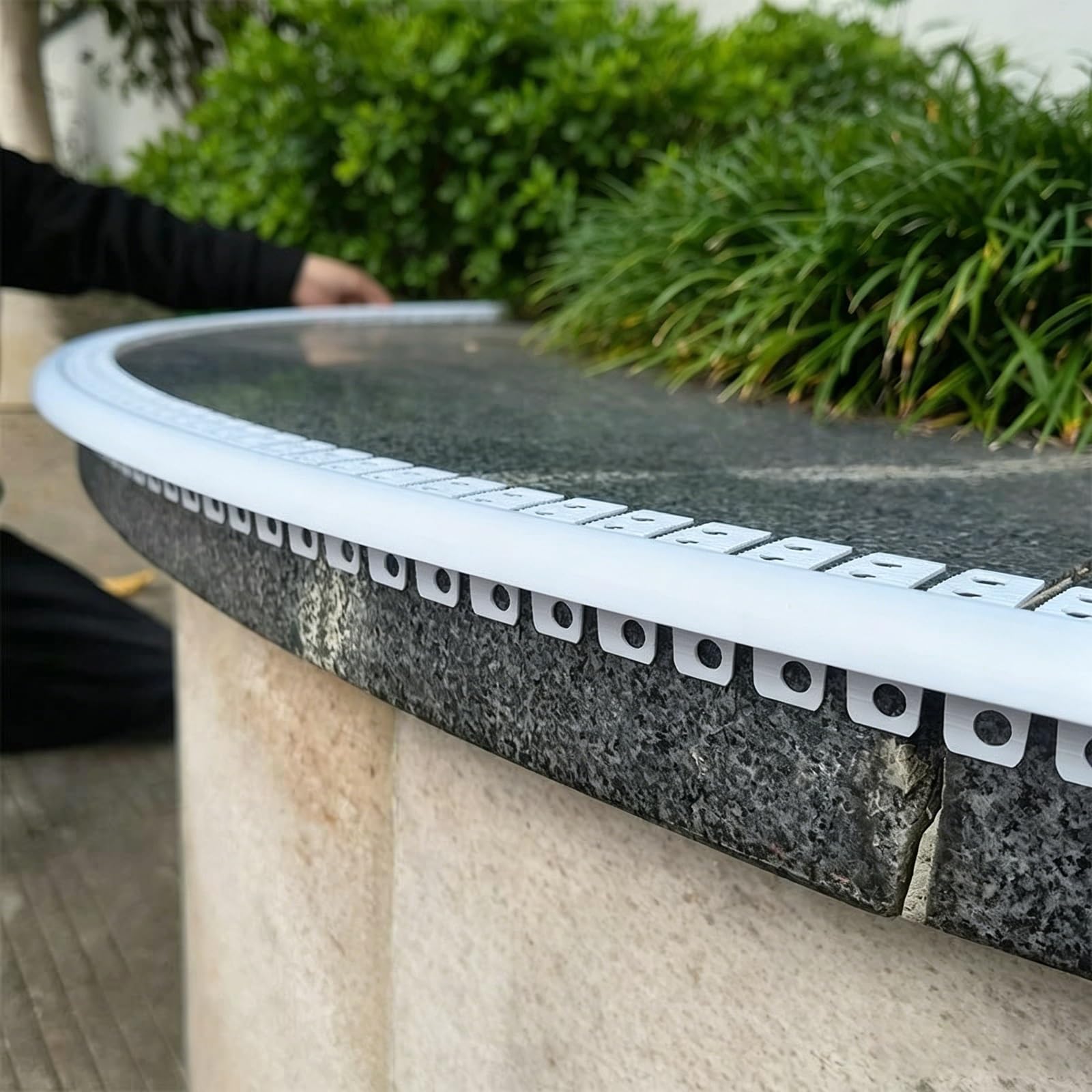 LXLZYXSF Perfil Vierteaguas para Borde Exterior De Pared O Techo Flexible Y Moldeable Moldura Desviadora De Agua De Lluvia Plástico Recortable(L-140cm/55.1inch/4.6ft)