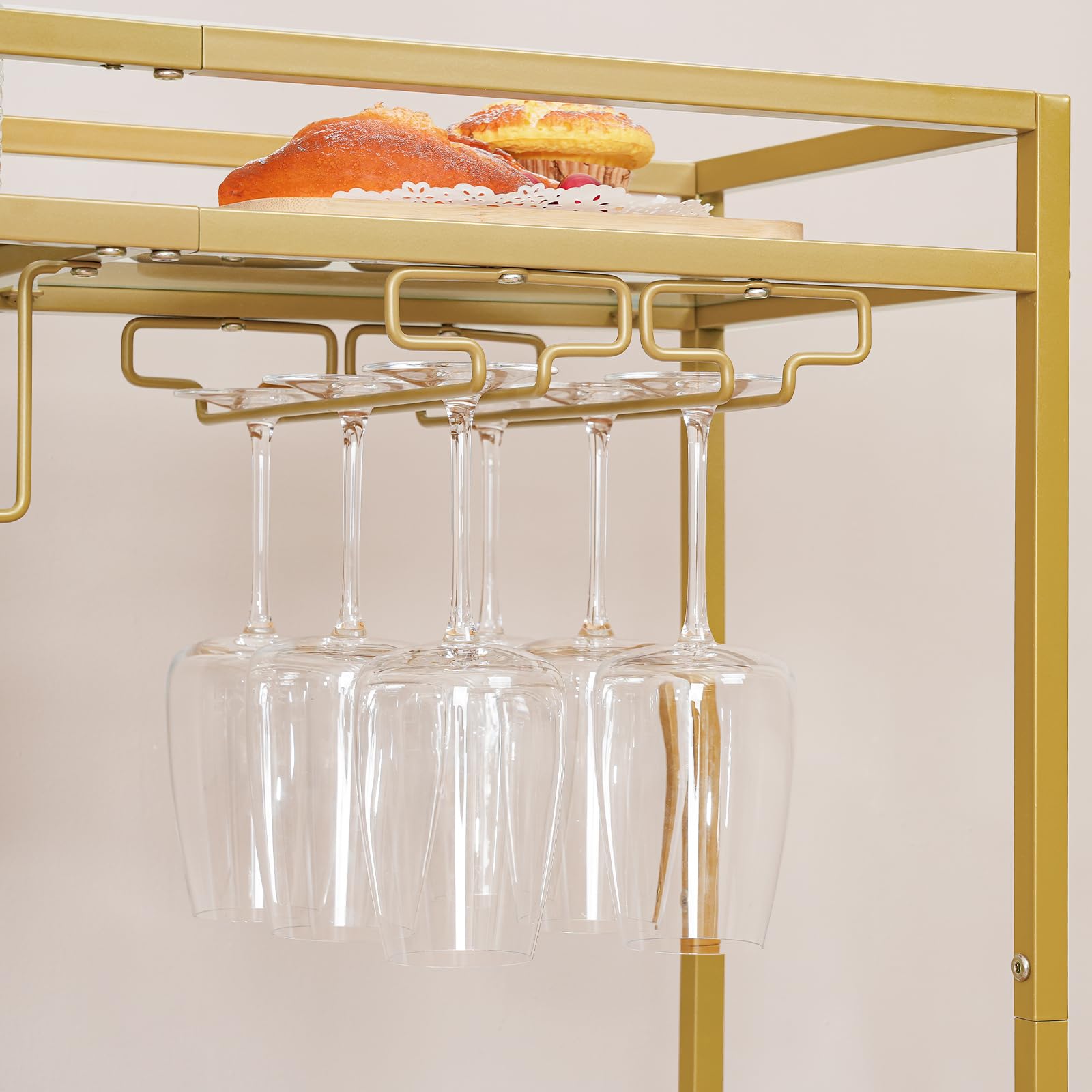 HOOBRO Carrello da Bar con Portabottiglie per Vino e Portacalici, Carrello da Servizio a 2 Livelli, con Ruote e Bordi Rialzati, per Sala da Pranzo, Soggiorno, Giardino, Festa, Pub, Dorato EGD11TC01