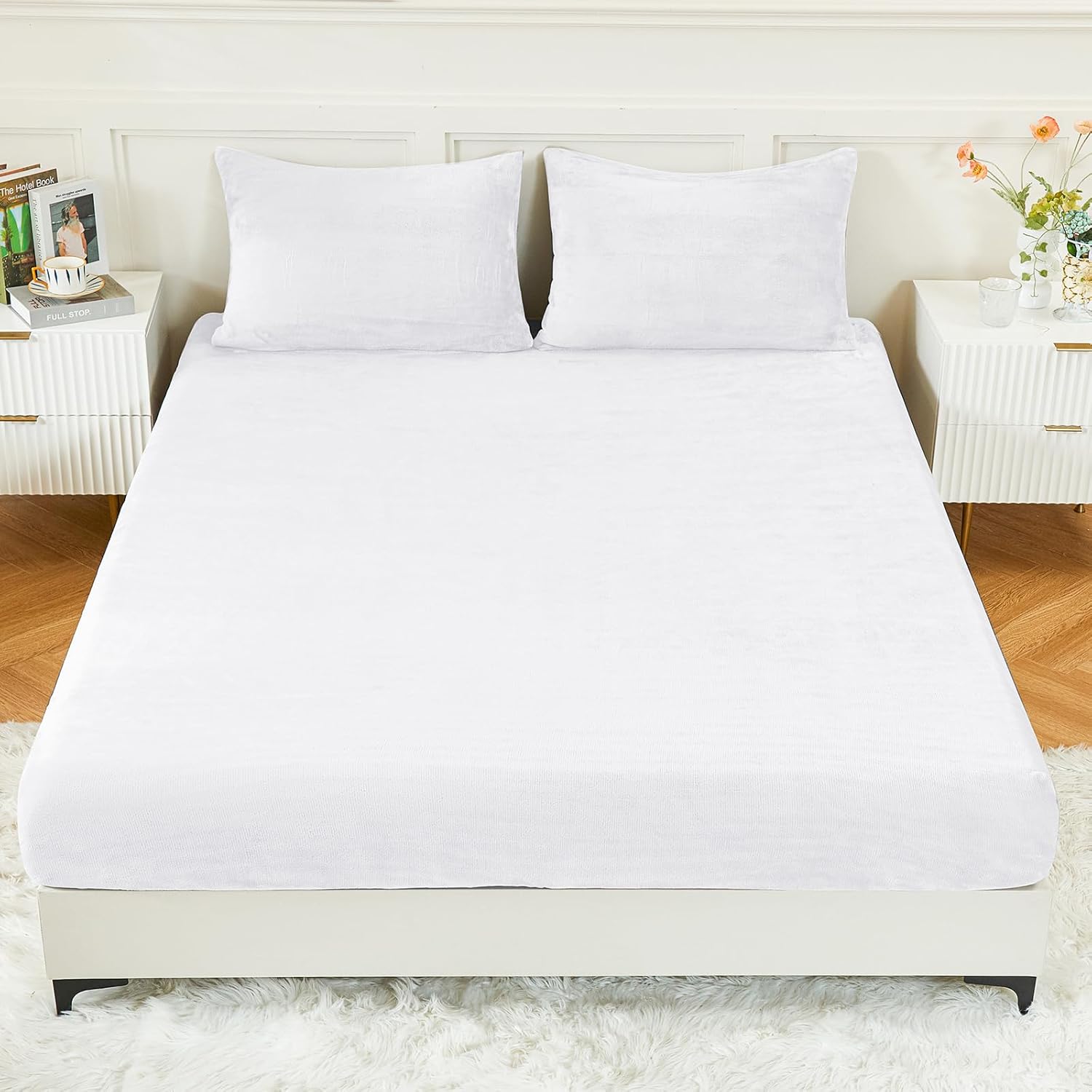 YIYEA Fleece Fitted Sheet Only, Ultra Soft Plush Velvet Deep Pocket Fitted Bottom Sheet for Fall Winter, Cozy Warmth and No Shedding, White, Full