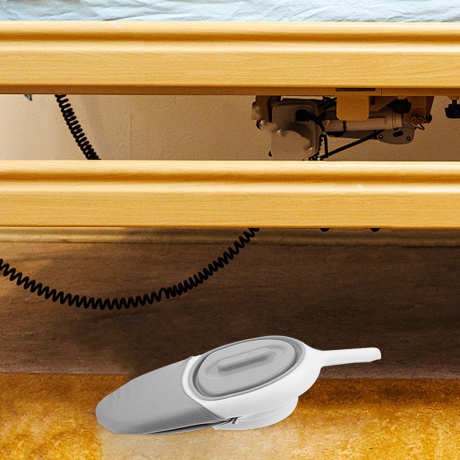 Padella da Letto per Anziani e Donne Vaso da Notte Portatile in Plastica Resistente Maniglia Antiscivolo e Coperchio Accessorio Ospedaliero per Uso Domestico e Viaggi Design