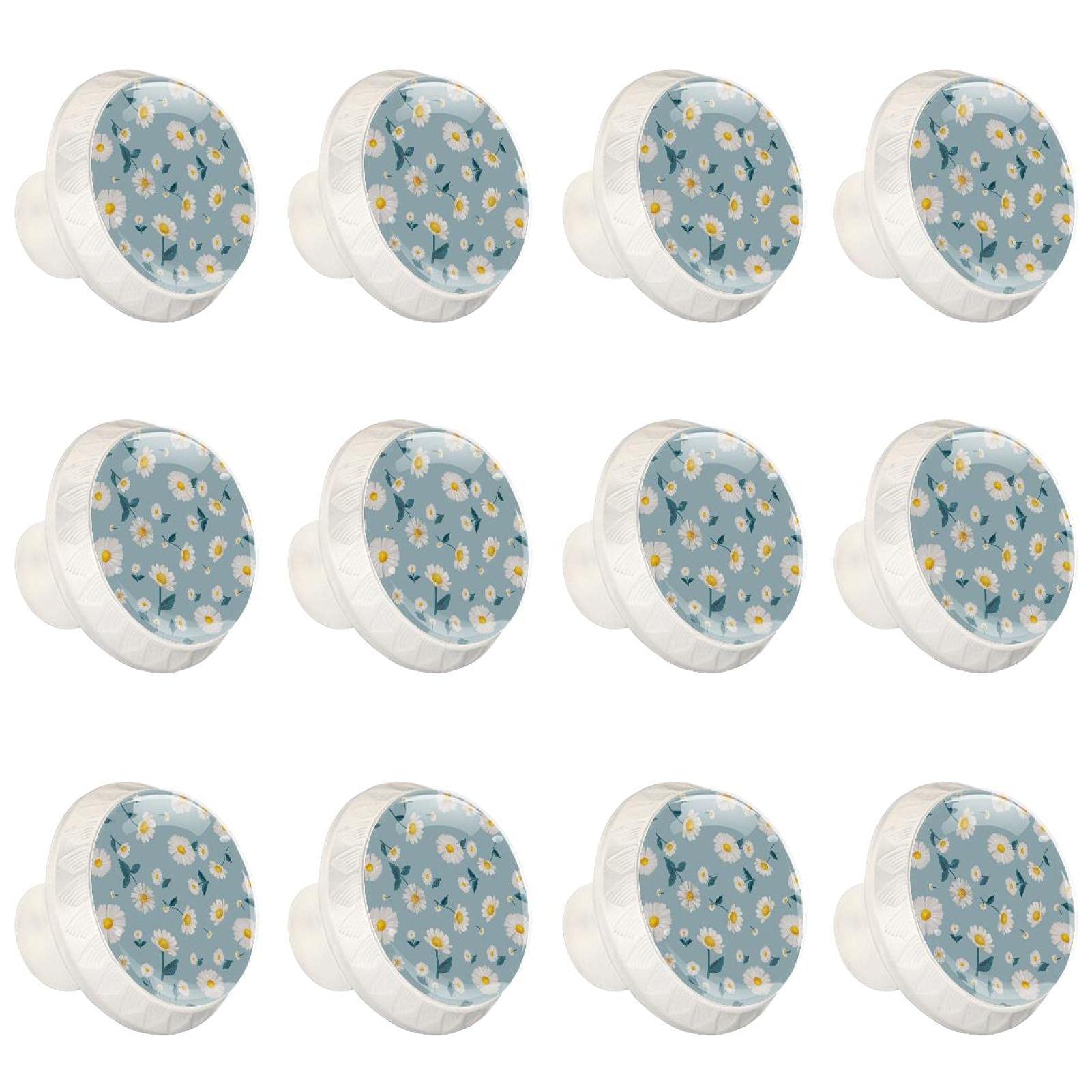 Boutons de cuisine marguerite bleus pour rafraîchir un vieux meuble de salon