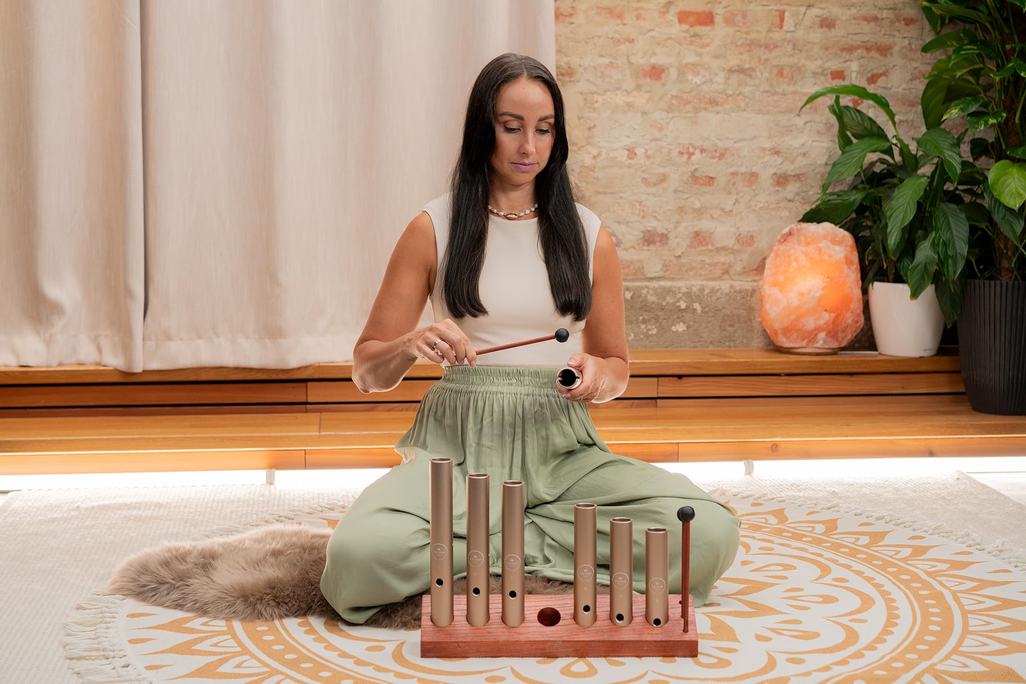 Sonic Energy Wah-Wah Tube Chakra Set – 7-teilig, 432 Hz – Soundeffekt für Musik und Meditation – Inkl. Ständer, Hülle, Tasche, Schlägel (WWTSETCHA)
