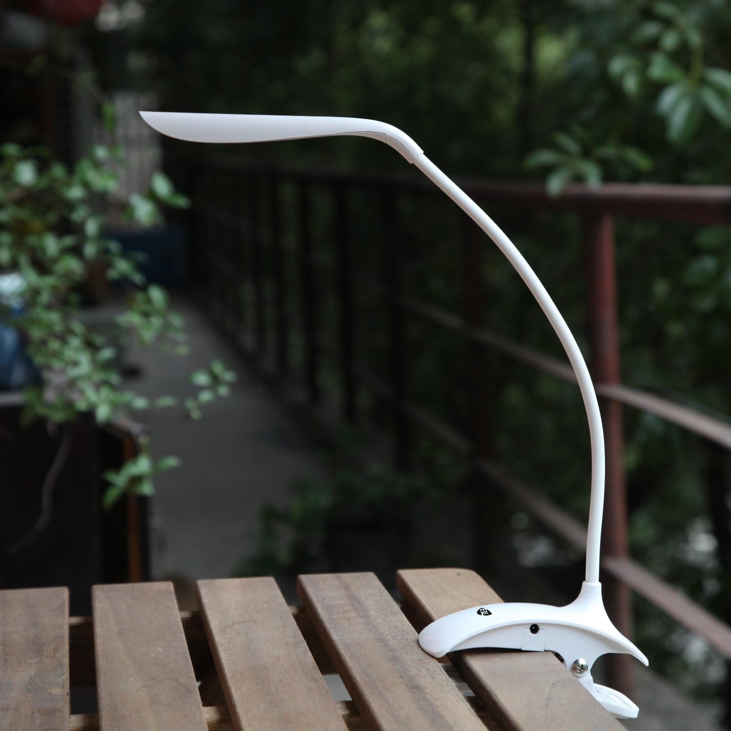 3 Mode Clip-on Touch Modern LED Desk Lamp, Pure White(Plastic) (White)