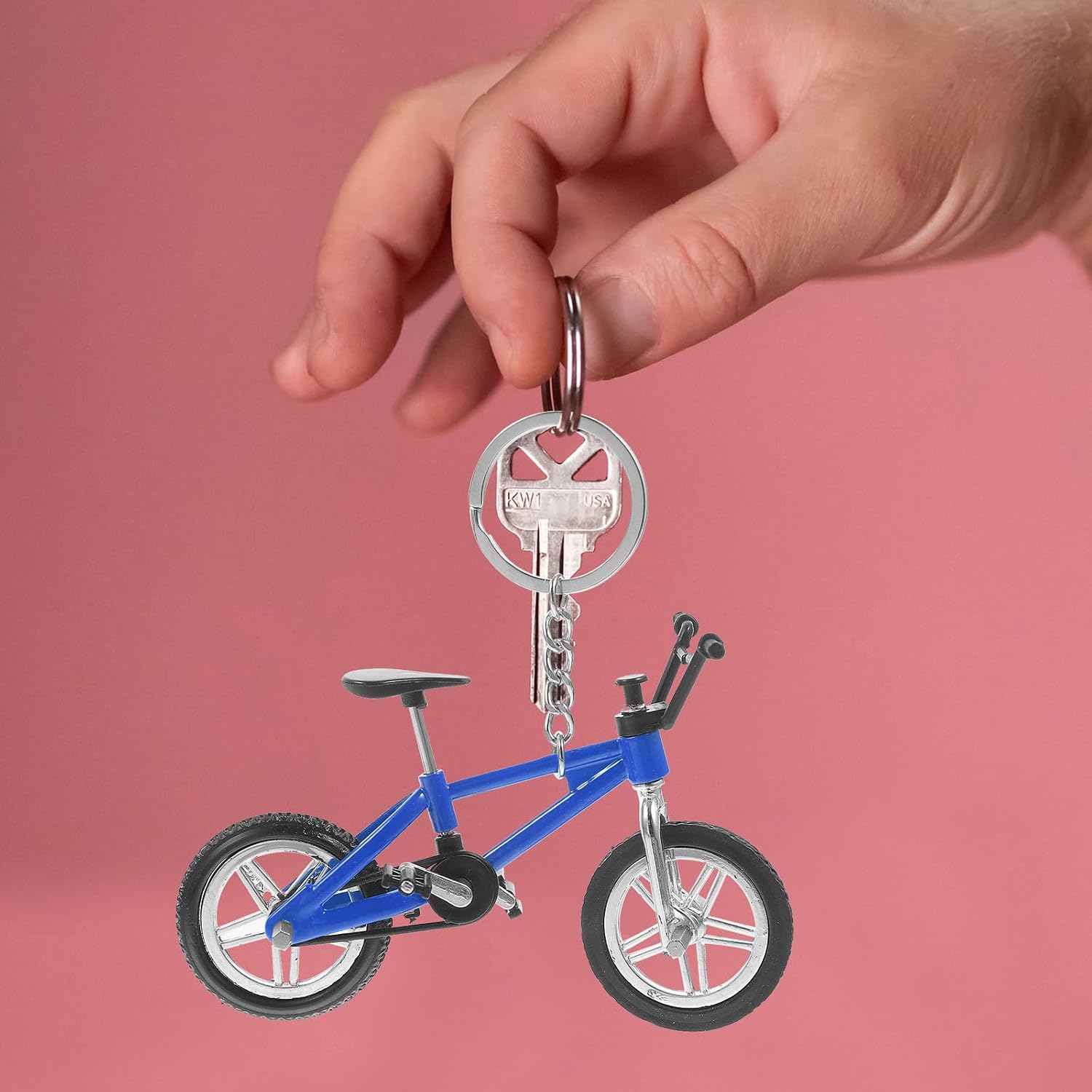4pcs Miniature Mountain Bike Models Keychain Set Alloy Finger Bikes with Convenient Display and Realistic Design for Hanging Decor and Gifts