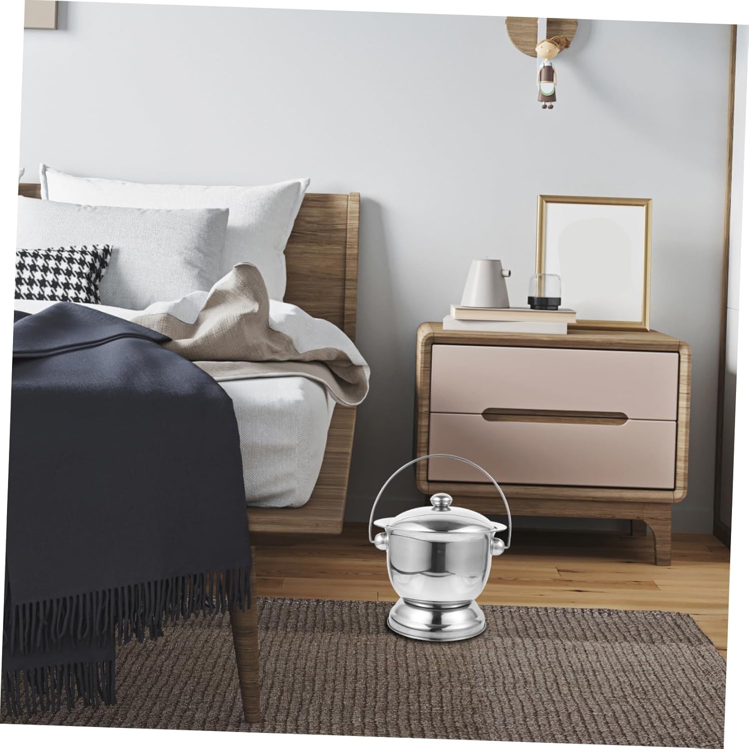 Portable Urinal with Lid Stainless Steel Night Urine Pot for Elderly and Disabled Easy to Use Bedpan for Home and Travel Convenient Pee Bucket with Handle