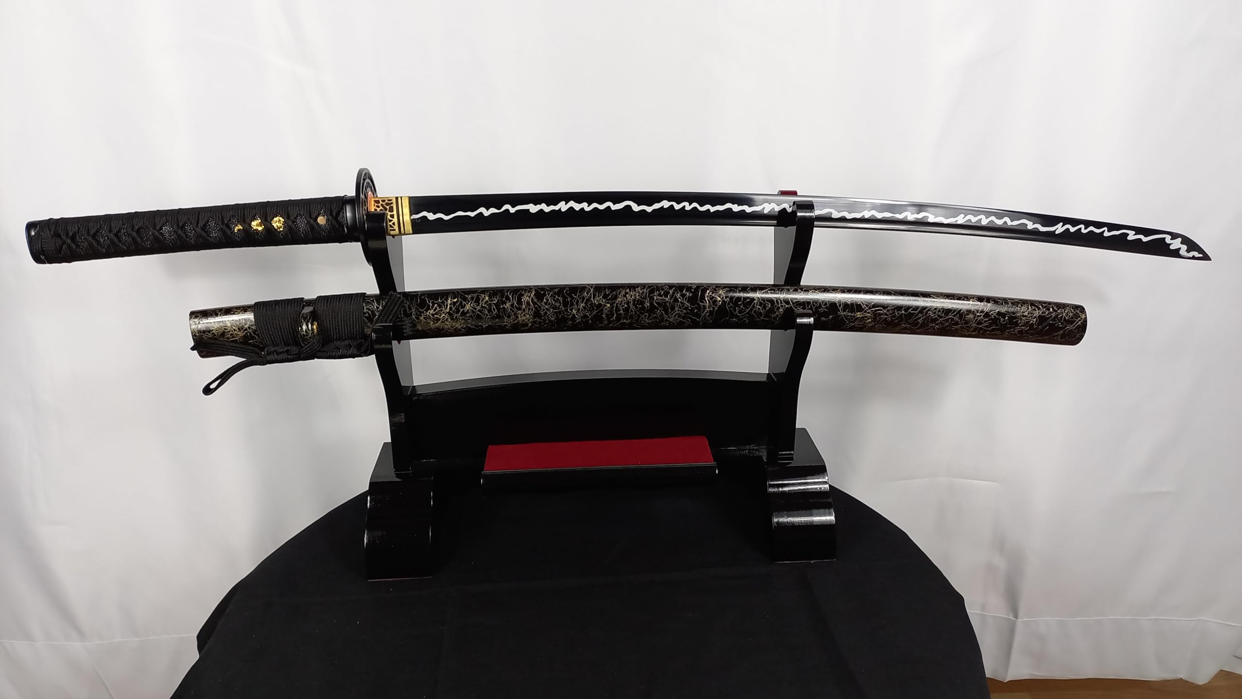Generisch Osaka Katana Samurai Schwert - scharf, echt & handgeschmiedet - gefaltetes Katana Schwert ohne Ständer - echter Japanischer Kohlenstoffstahl - Schwarz (Black) Deko Katanas