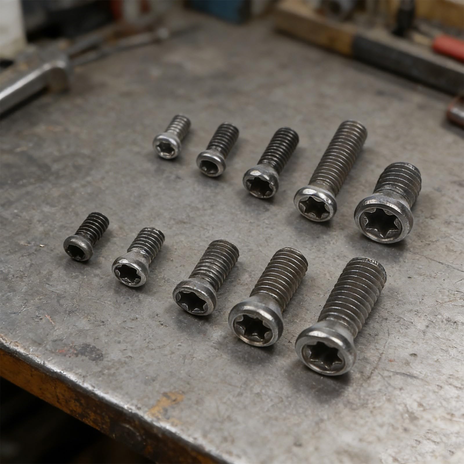 Set di 50 viti portautensili per tornio CNC M2 M2,2 M2,5 4 mm per inserti in metallo duro nero