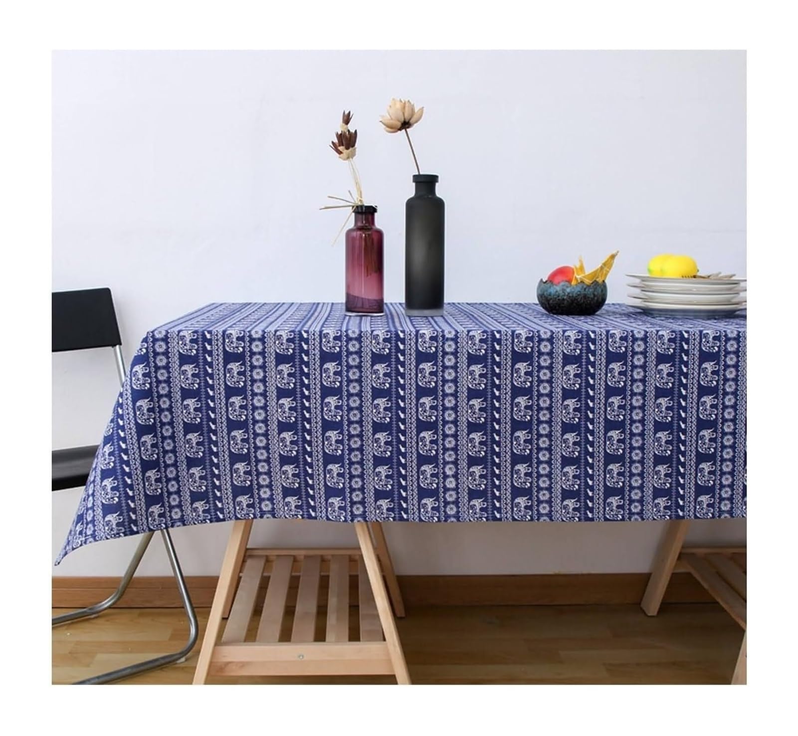 Nappe éléphant bleu essuyable pour de chaleureux repas en famille autour de la table de cuisine