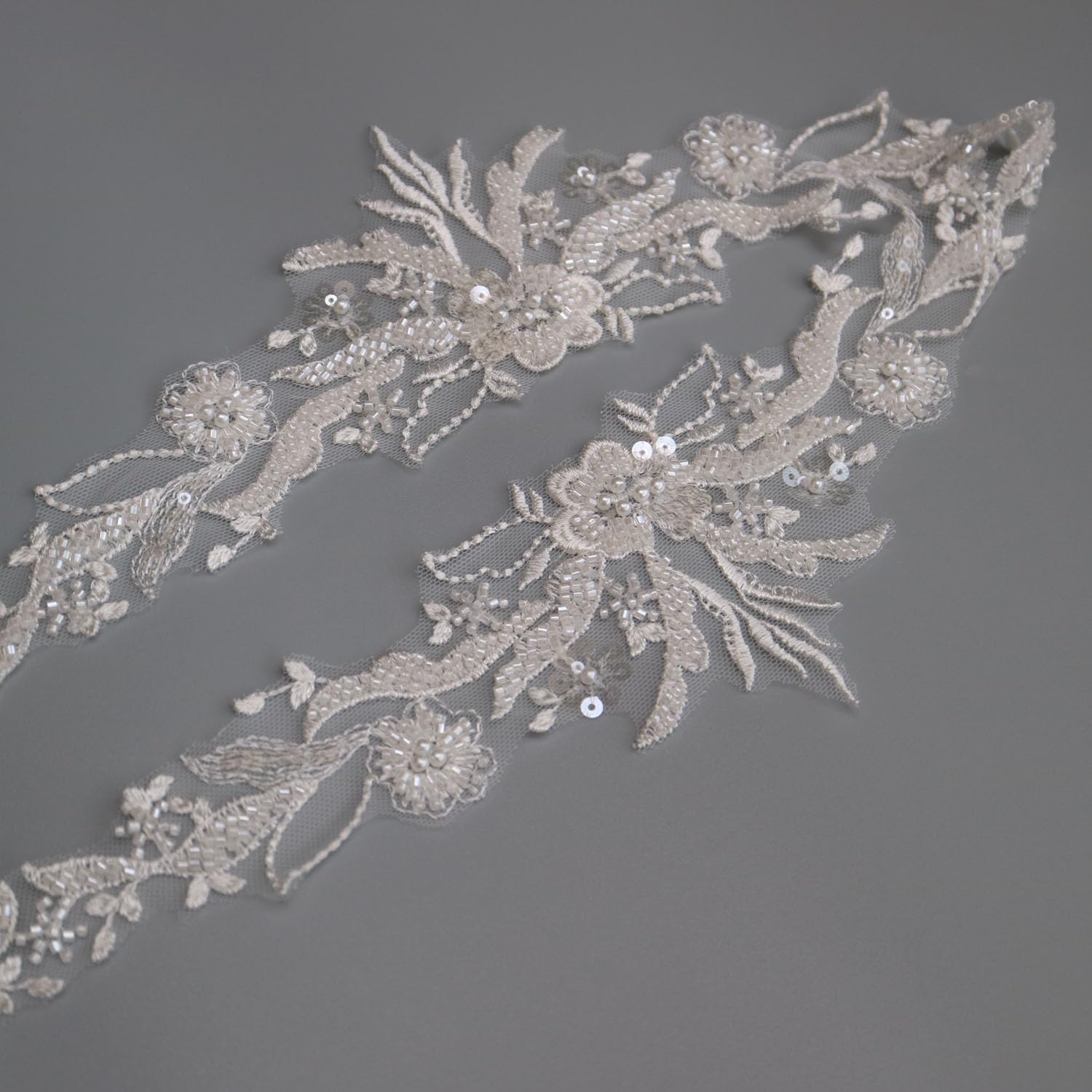 G-RUI 2yard/Bag Floral Sequins Beaded Embroidery lace Appliques for Wedding Dresses lace Trims Ribbon Appliques Patches Embroidery parches ropa (White)… (P3404A)