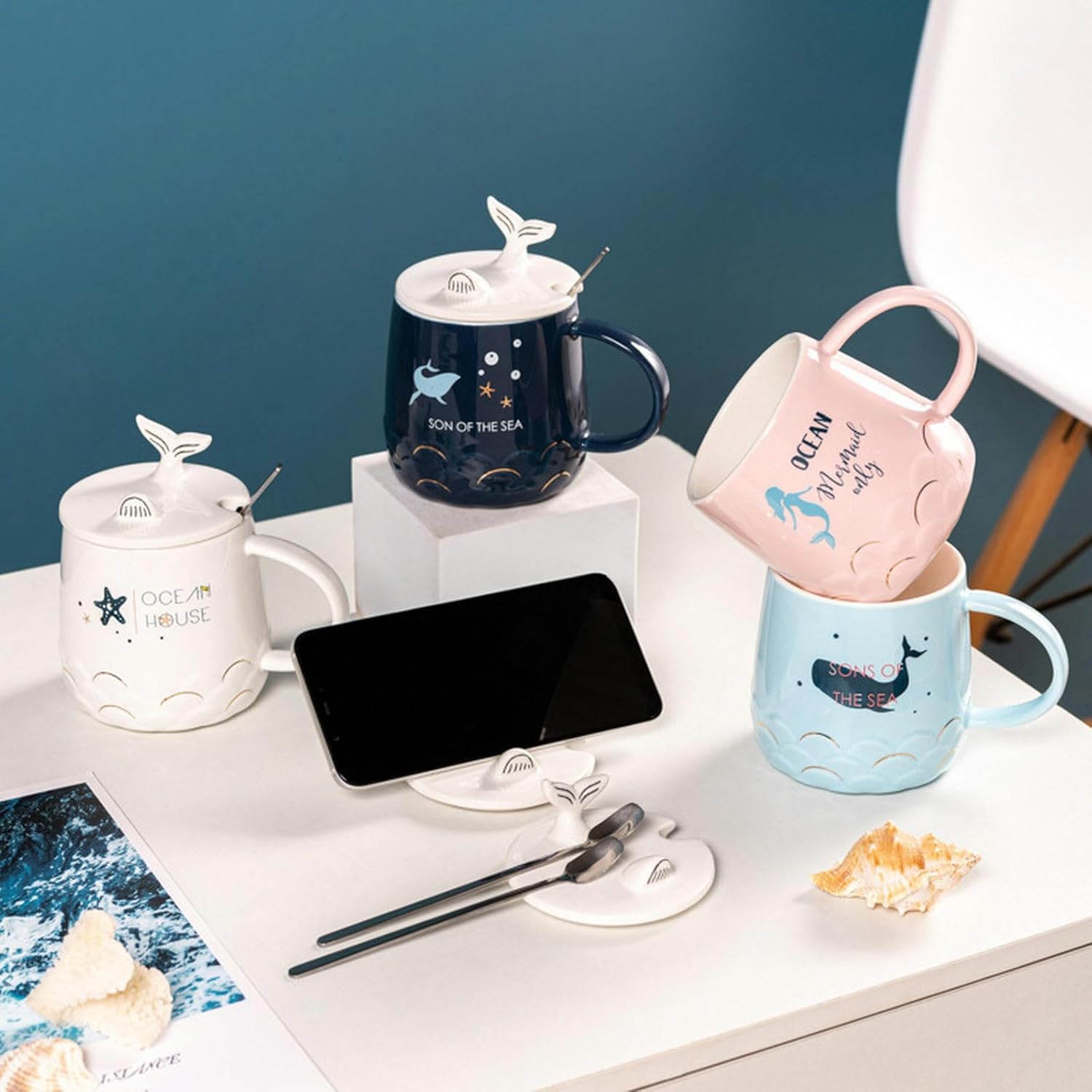 400ml/13.5oz Creative Whale Mobile Phone Holder Ceramic Mug Microwave Oven with Lid Spoon Casual Coffee Milk Cup-Royal Blue Shark-401-500ml