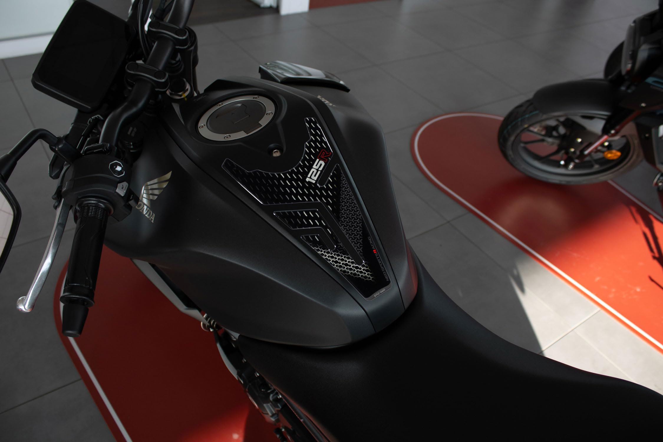 Tankpad Adesivo protettivo per serbatoio compatibile per Honda CB125R grigio X510007VA