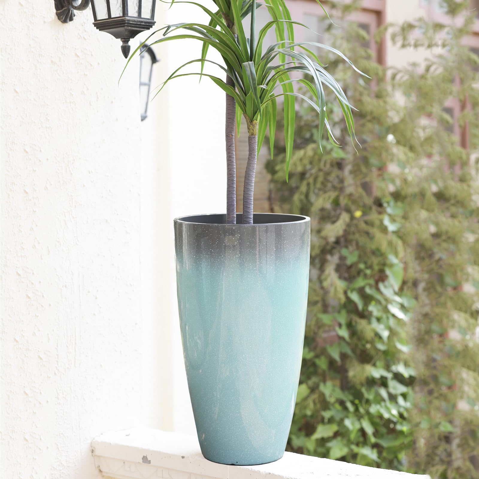 Große, leichte, hohe Pflanztöpfe mit Drainageloch und Untersetzer, Kunststoff-Pflanzgefäße für drinnen und draußen, hohe runde Pflanzgefäße (Grau bis Azurblau-Farbverlauf-glänzendes Finish)