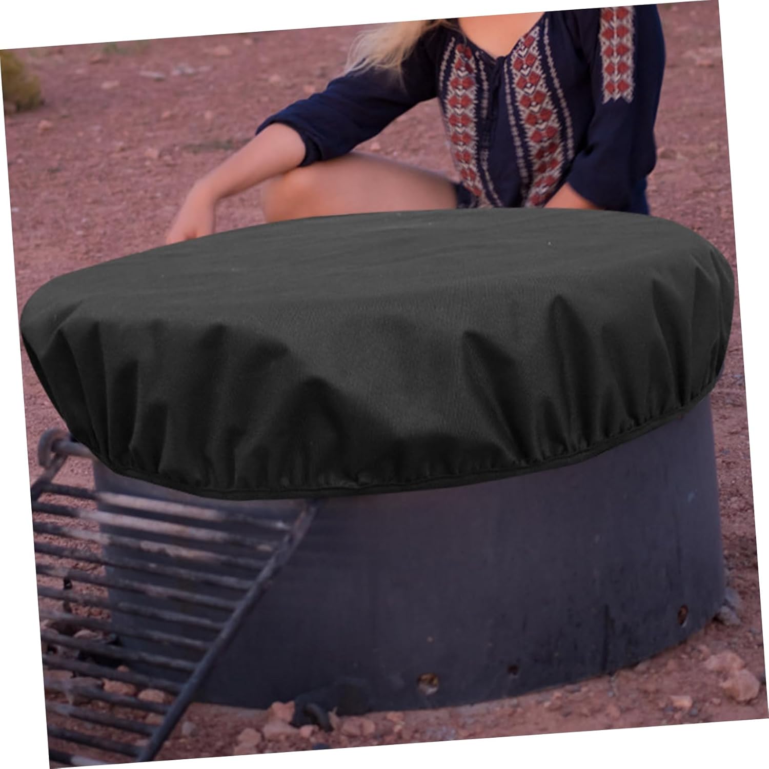 Heavy Duty Waterproof Fire Pit Cover for Outdoor Fire Pits 600D Oxford Fabric Weatherproof Fireproof Suitable for Gas Fireplaces