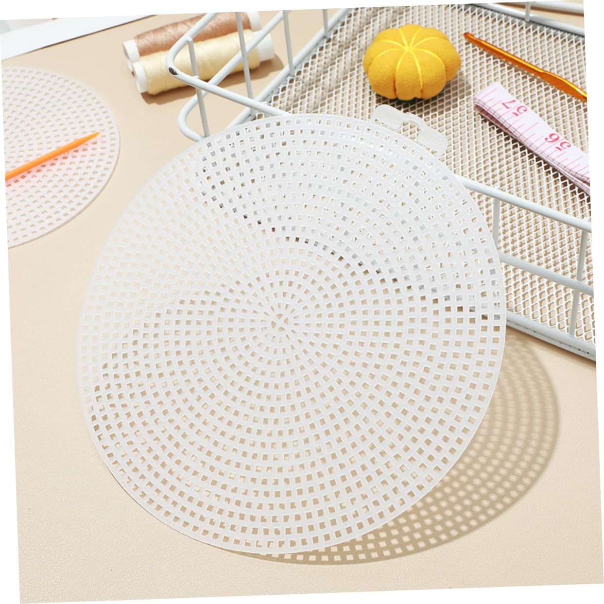 HOMSFOU 15pcs Plastic Mesh Canvas Sheets for Crafts: Three Size 14.7cm, 11.5cm, 7.7cm Round Craft Canvases for Embroidery Crochet Purse Bottoms Stitchwork Accessories
