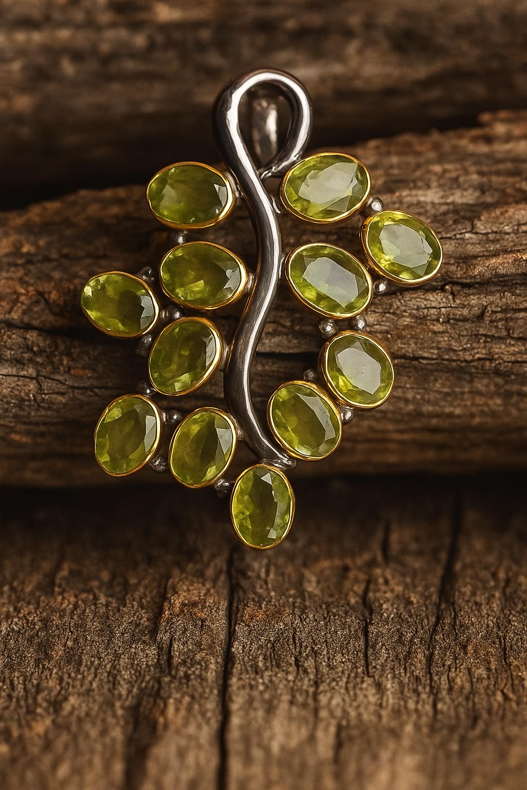 Collar con colgante de plata de ley 925, chapado en rodio negro, peridoto ovalado facetado, 7 x 5 mm, piedra natal de agosto, hecho a mano
