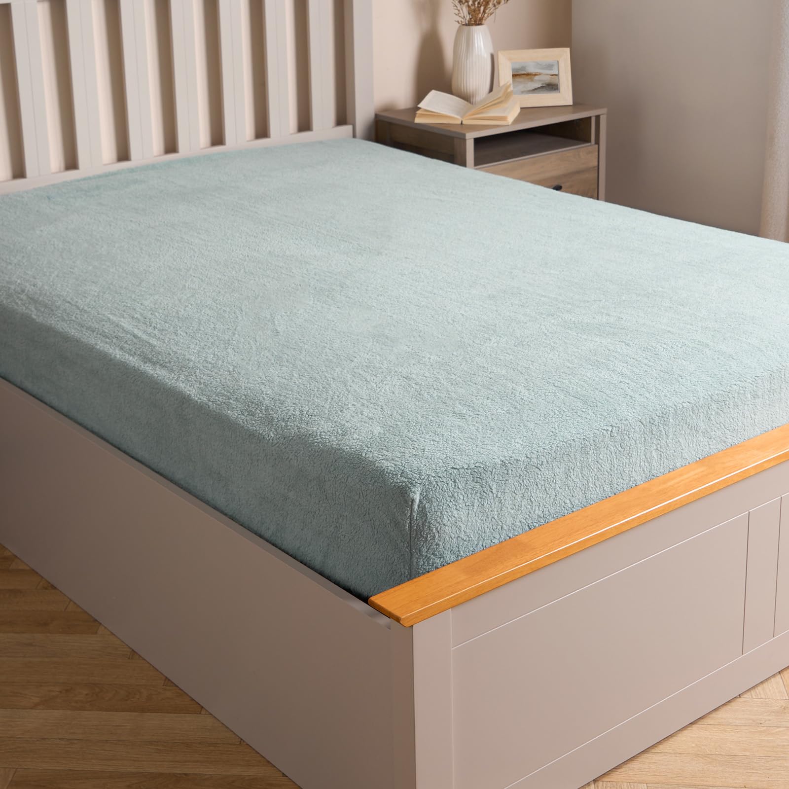 Brentfords Duck Egg Teddy Fleece Fitted Sheet, Soft Warm Single Fitted Sheet Thermal Luxury Winter Bedding Fluffy Cuddly Teddy Bear Bedding Bed Cover Easy To Use Fit,
