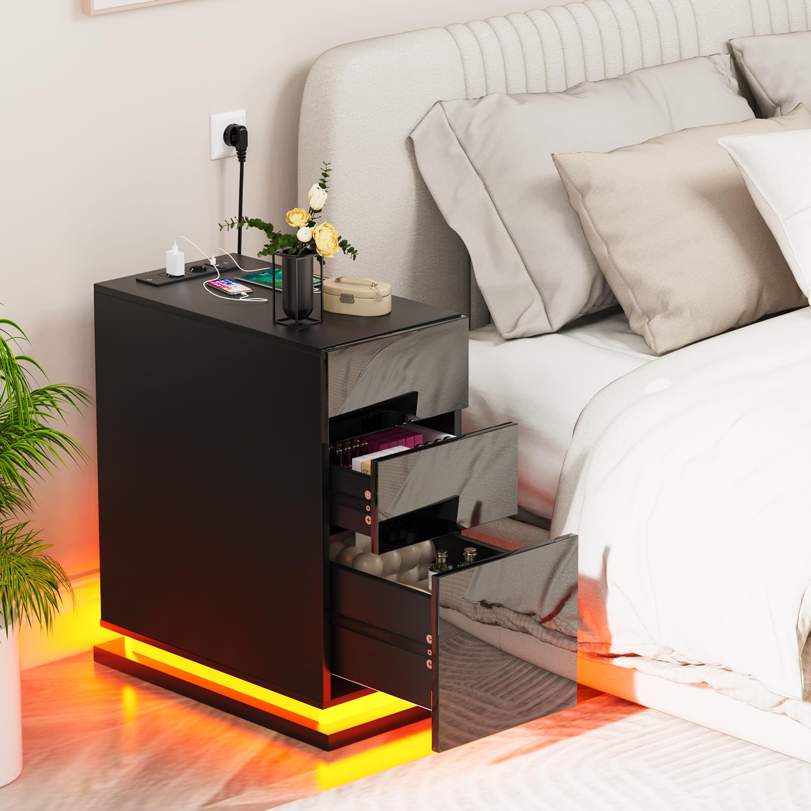 Table de Chevet Étroite avec Multiprise, Table de Nuit LED, 16 Couleurs LED RVB,Table d'Appoint avec 3 Tiroirs, 2 Prises, 2 Ports USB, Chevet de Lit, Meuble de Nuit, pour Chambre, Salon