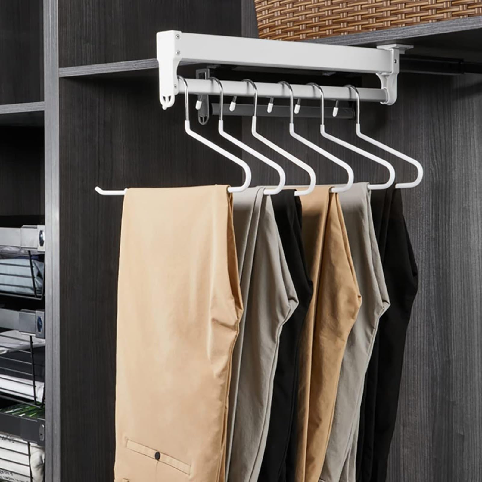 Présentoir à vêtements adapté à la vente au détail pour optimiser l'espace
