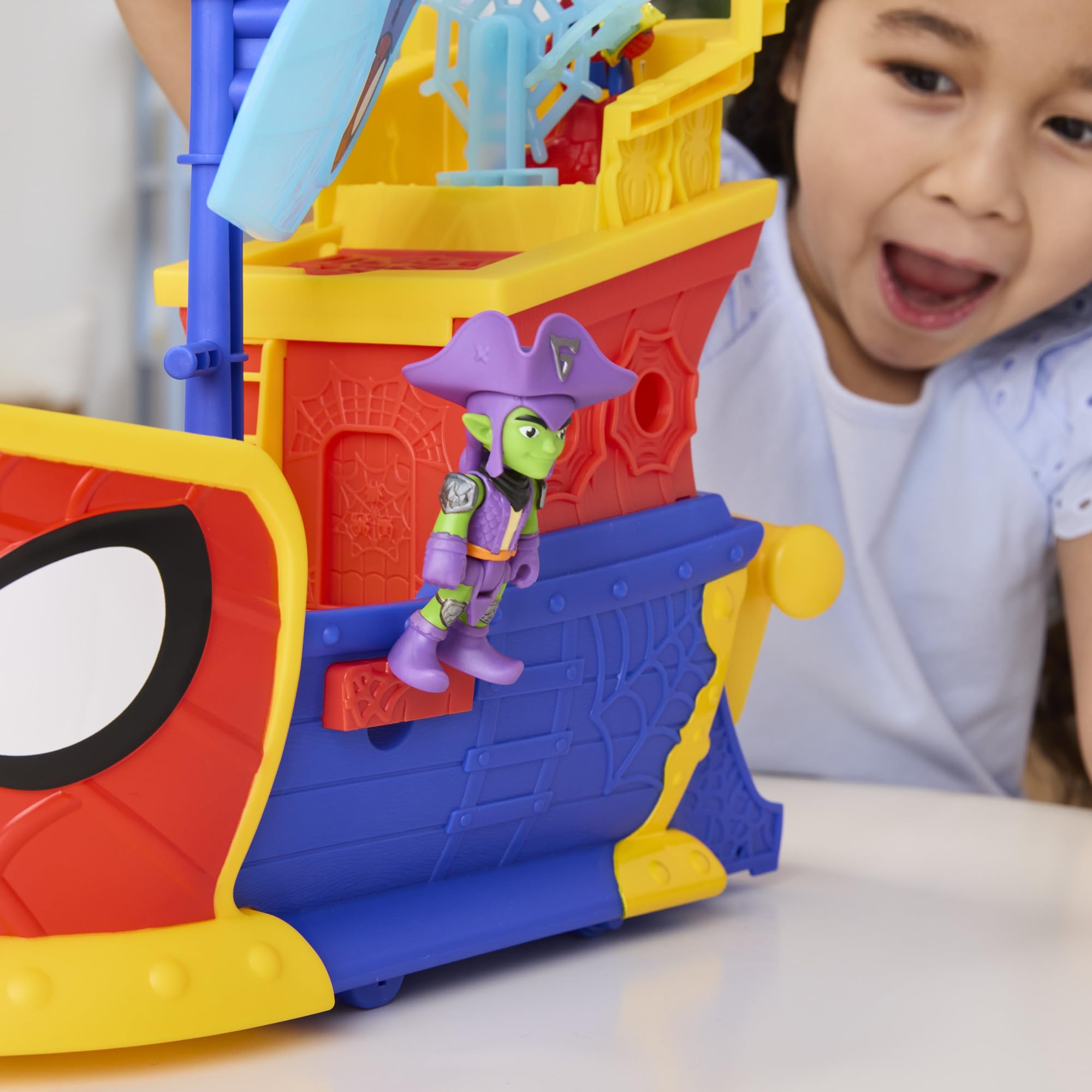 Zabawkowy statek piracki Webs Ahoy Bubble z serii Water-Webs z serialu "Spidey i super-kumple" Marvela