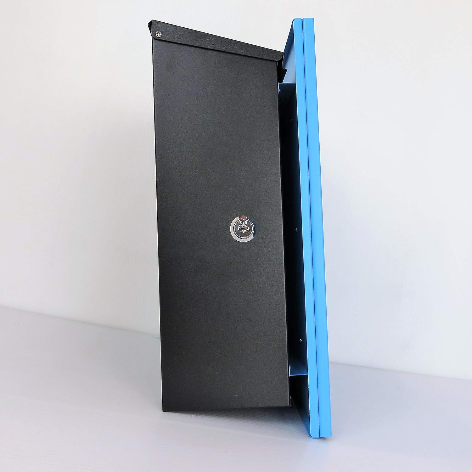 Ihome Postbox pm46 pm465 Blue, Body Depth 5.7 inches (14.5 cm), Body Height 14.2 inches (36 cm), Body Width 14.4 inches (36.5 cm), 1 Luxury Key Holder, 2 Keys, 4 Anchor Plugs, 4 Screws, 4 Rubber Plugs