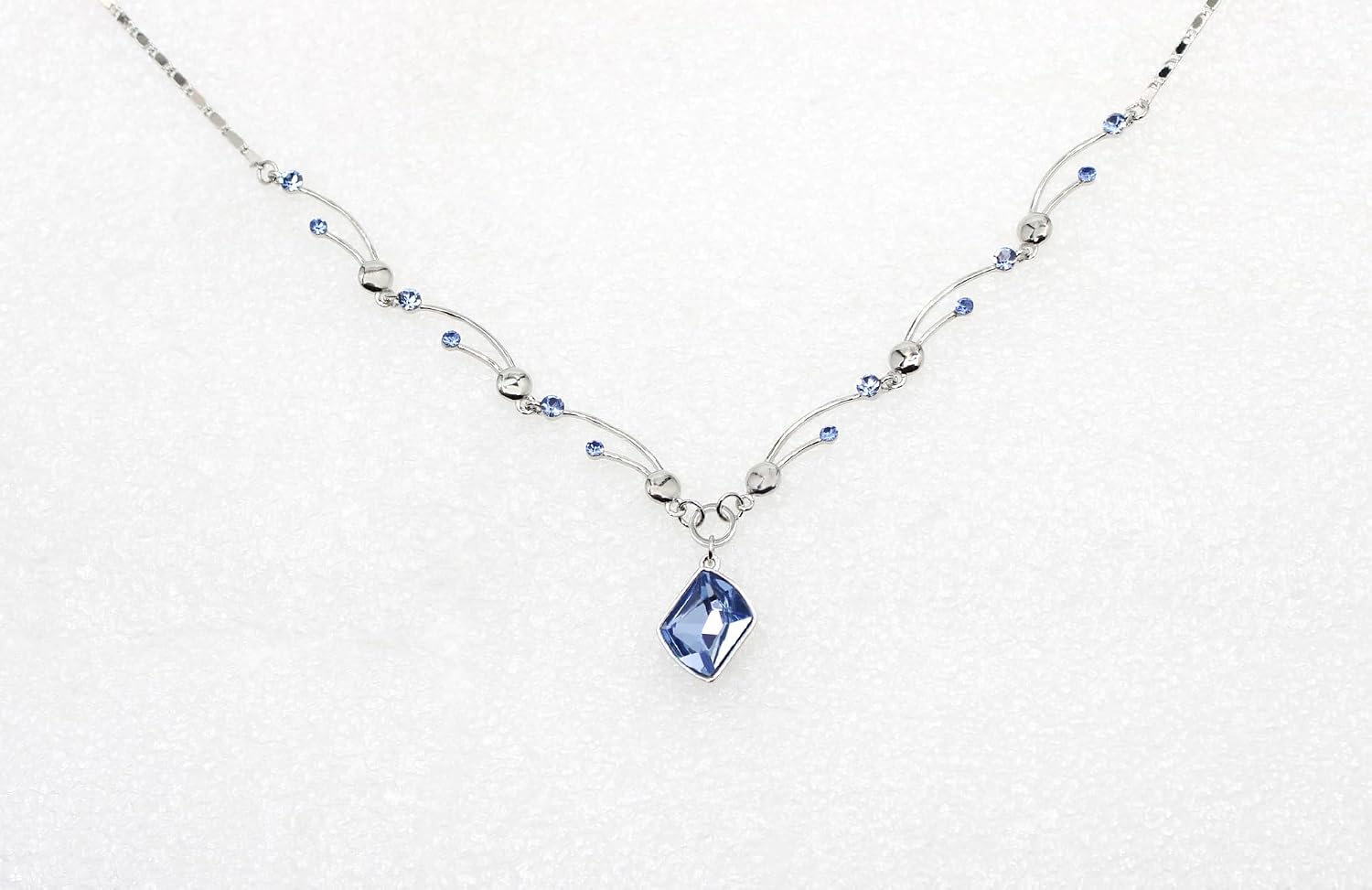 Faship Gorgeous Premium Rhinestone Crystal Floral Necklace Earrings Set
