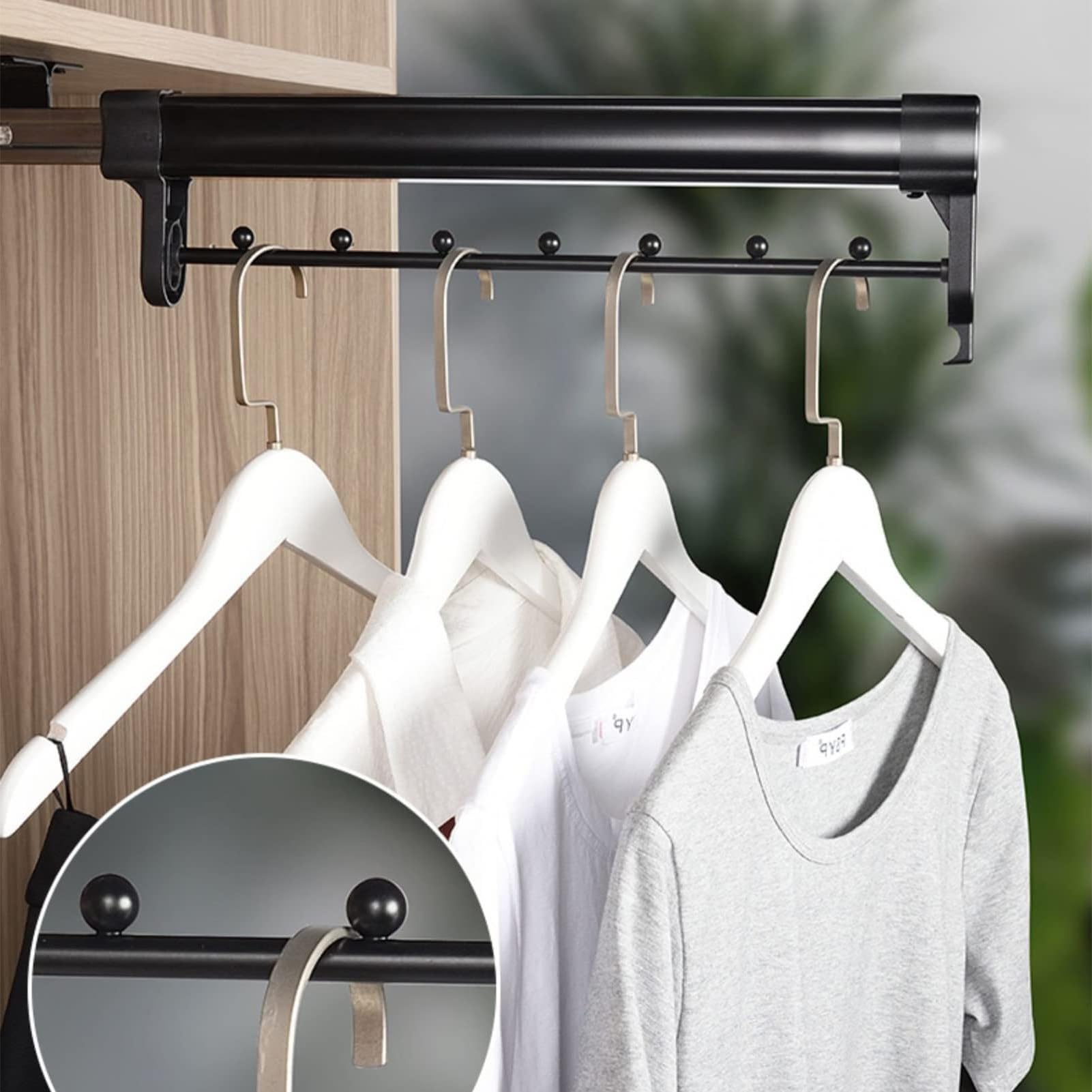 Rail de garde-robe extensible idéal pour l'organisation de placard de chambre