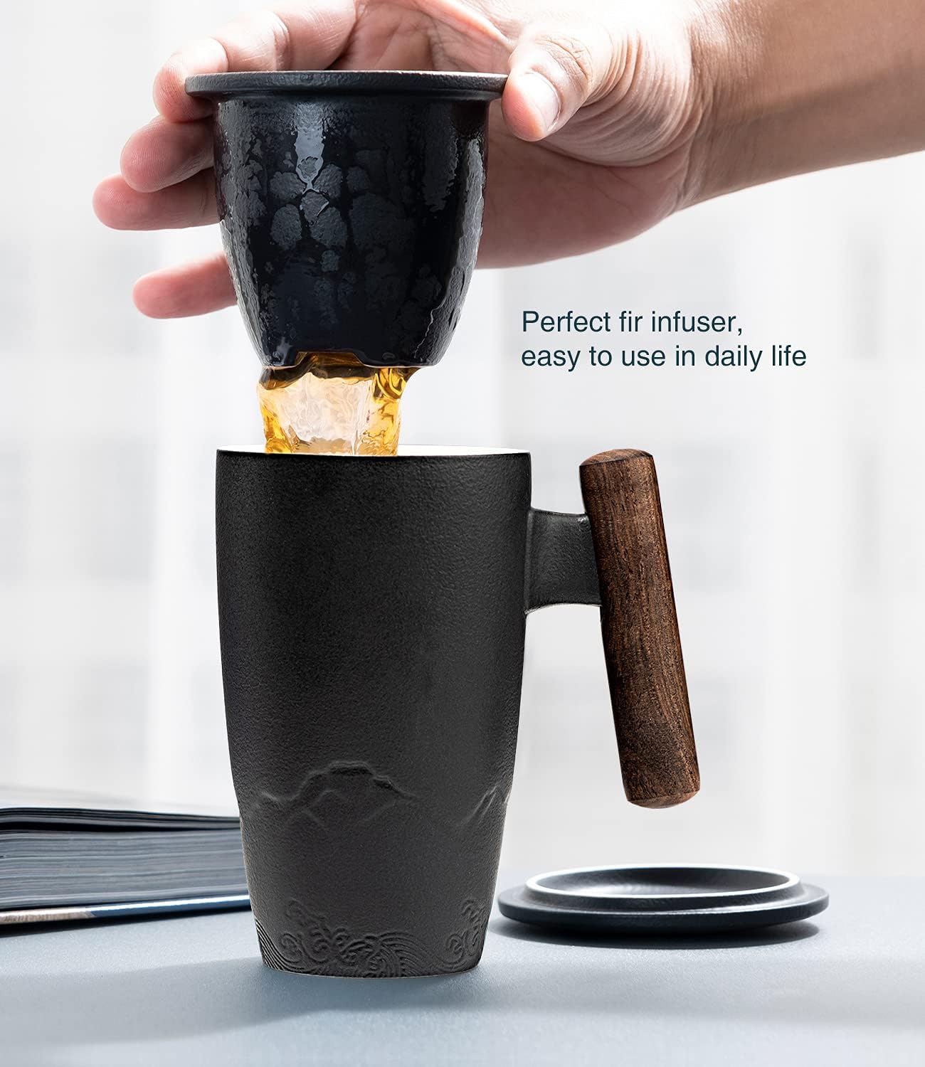 suyika Tomotime Ceramic Tea Cup with Infuser and Lid Tea Mugs Wooden Handle 400ml/13.5oz Black - Image 2