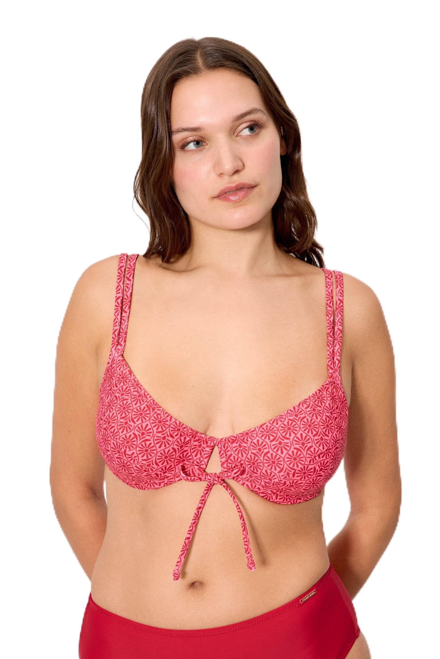 YSABEL MORA. Top Bikini Reductor Copa D. Minimiza El Pecho con Elegancia Sin Relleno Proporcionando Soporte Seguro .Colección Cherry.