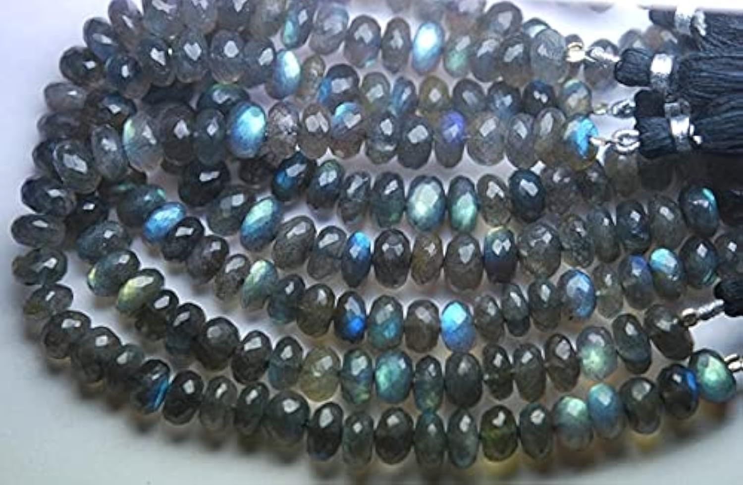 Labradorite bleue flashy en pierres facettées pour créer un cadeau personnalisé en gemmes