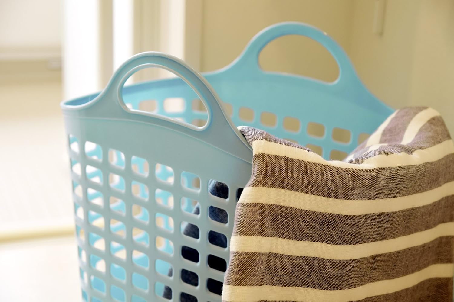 sanko- Plastic Laundry Basket Beat Basket Chargers Pastel Blue