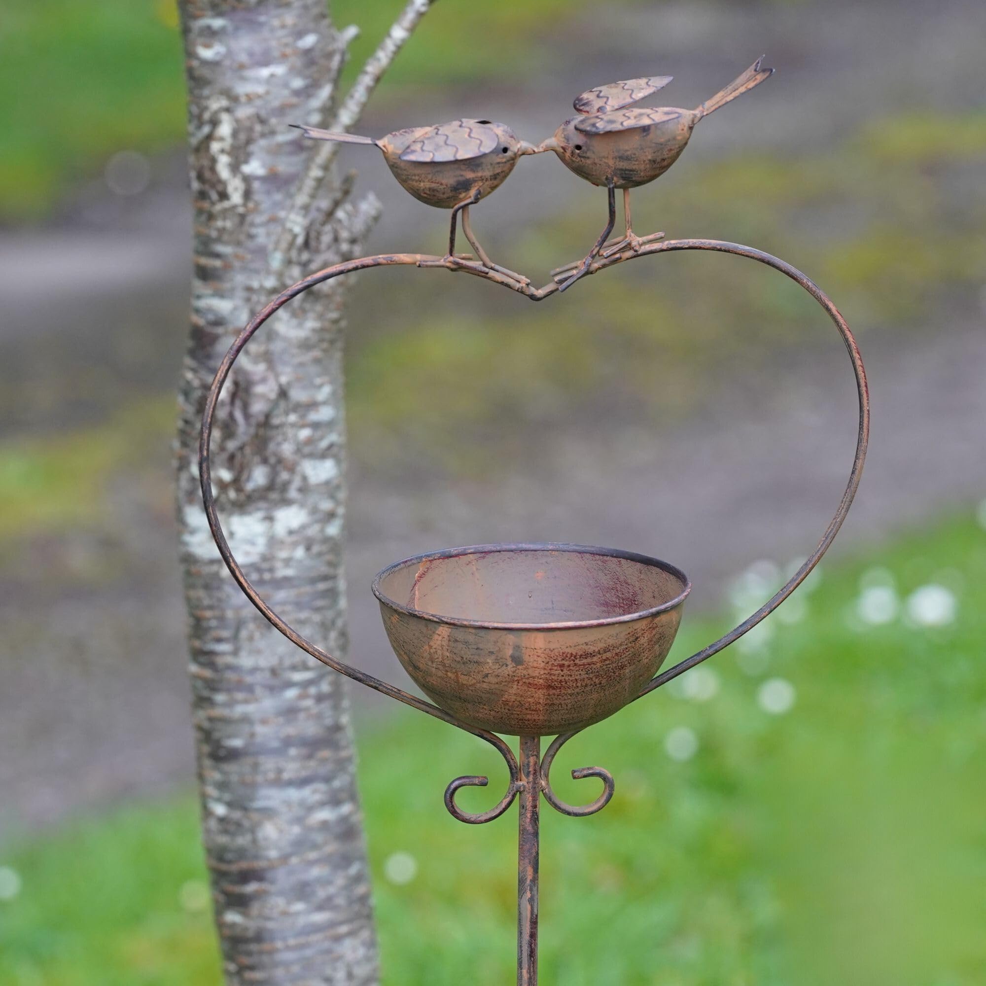 Robins on Heart Bird Bath Feeder | Large Metal Robin Garden Ornament Outdoor