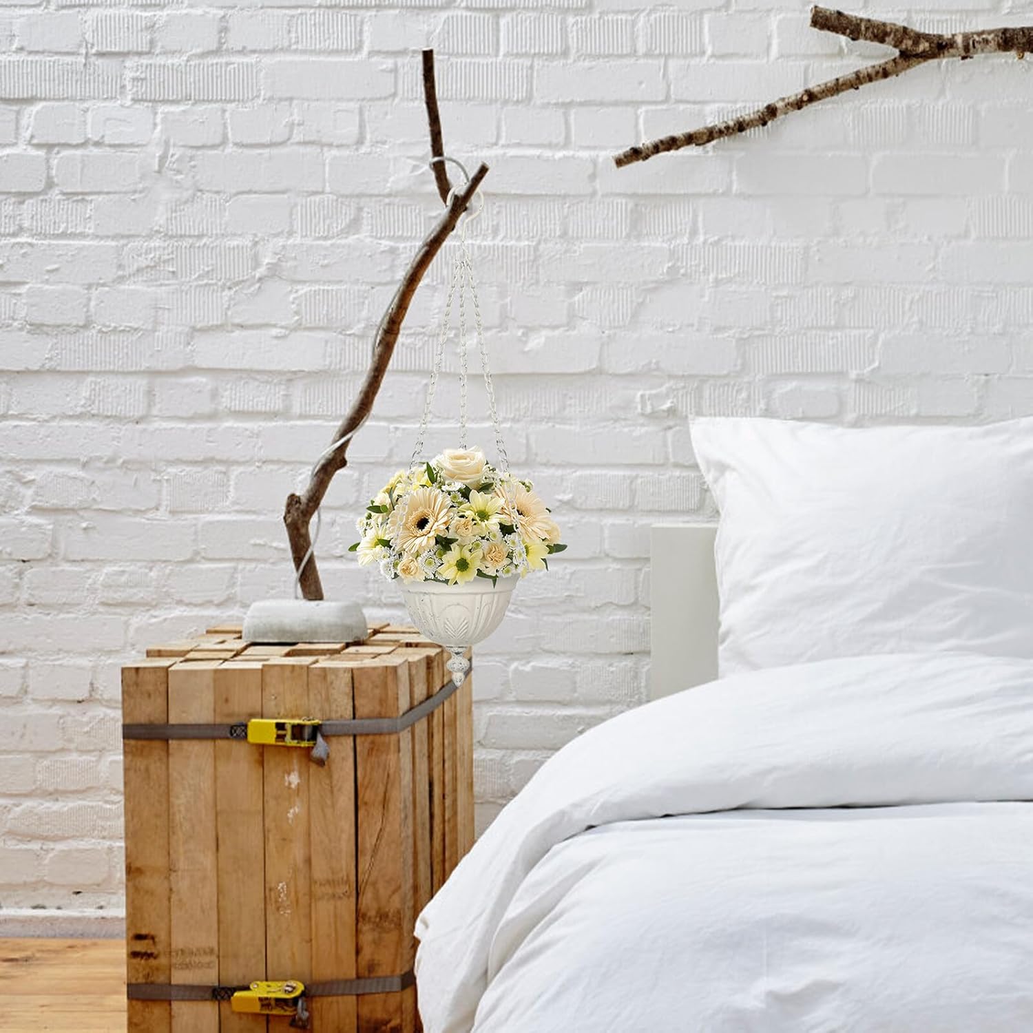 BESPORTBLE Rustic Metal Wall Hanging Planter Pots for Indoor Outdoor Use, Vintage White Iron Flowerpot Holder with Hanger for Balcony and Living Room Decor